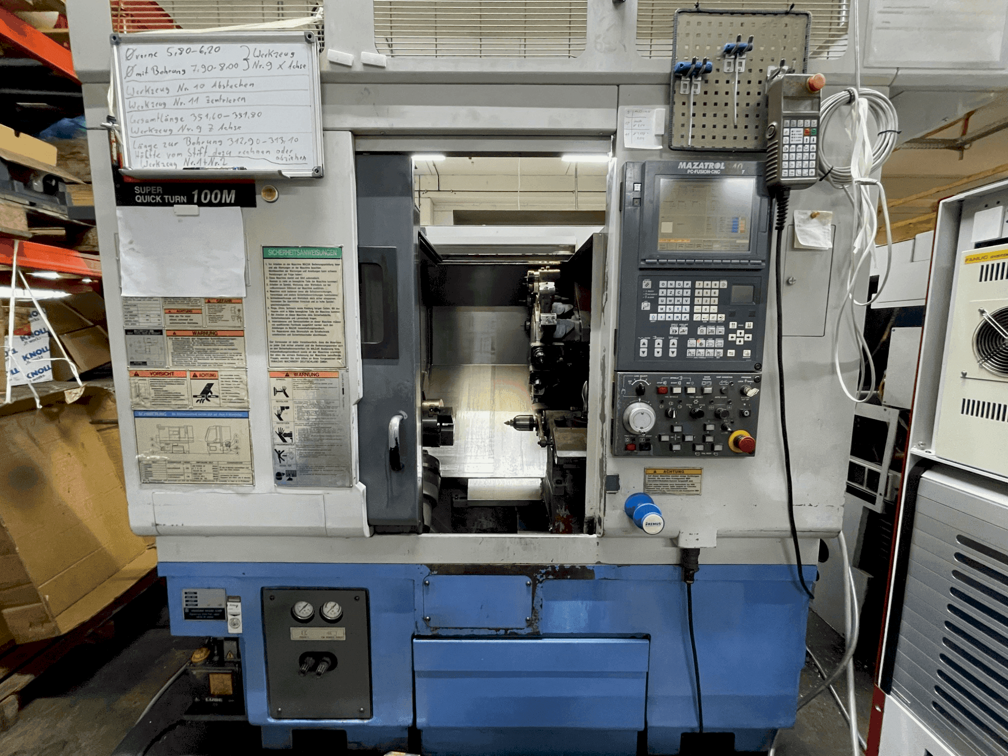 Frontansicht der Mazak SQT 100M  Maschine