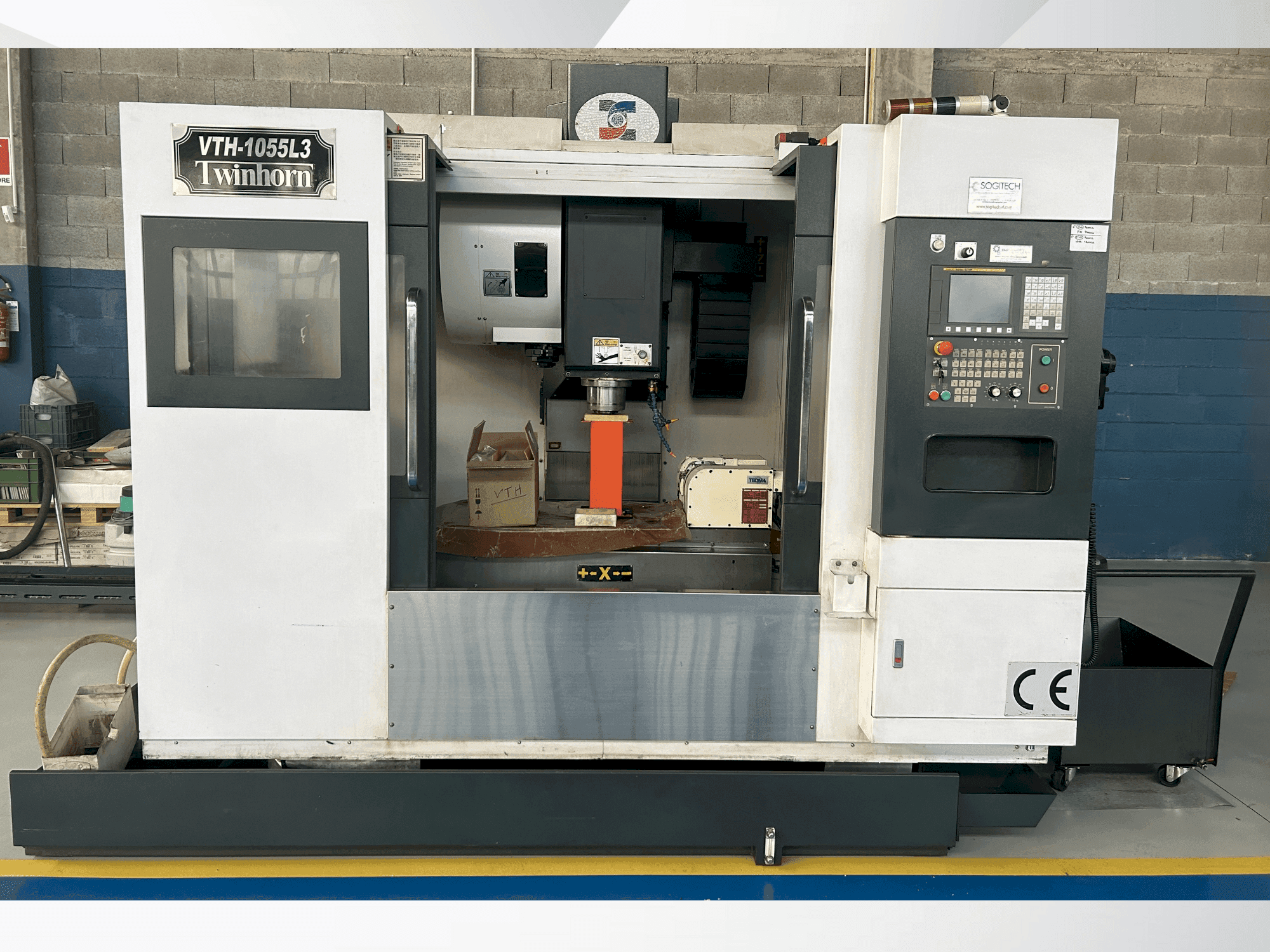 Frontansicht der Twinhorn VTH-1055L3 Maschine