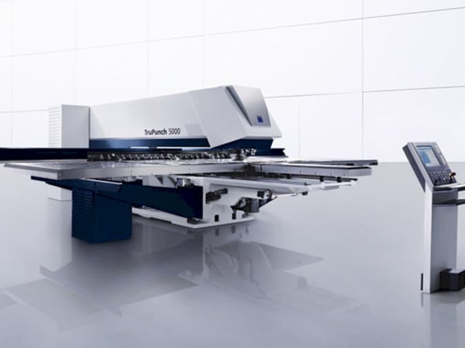 Frontansicht der Trumpf TC 5000 Maschine