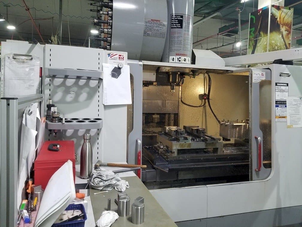 Frontansicht der HAAS VF-4SS Maschine