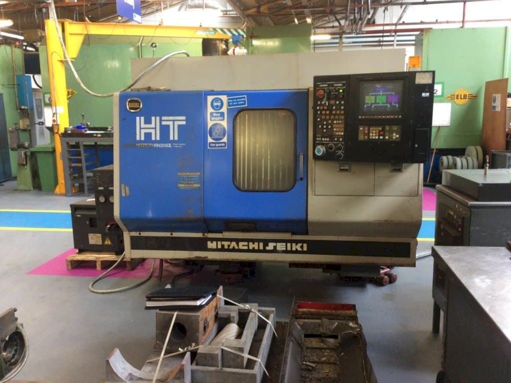 Frontansicht der HITACHI SEIKI HT20SII Maschine