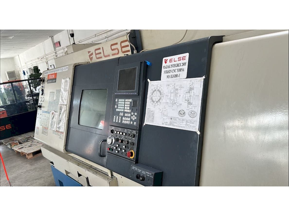 Frontansicht der Mazak Integrex 200Y Maschine