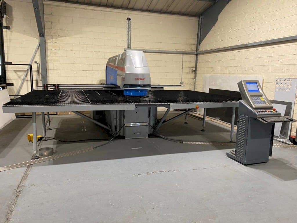 Frontansicht der Euromac 1500 STX Flex 12 Hybrid Maschine