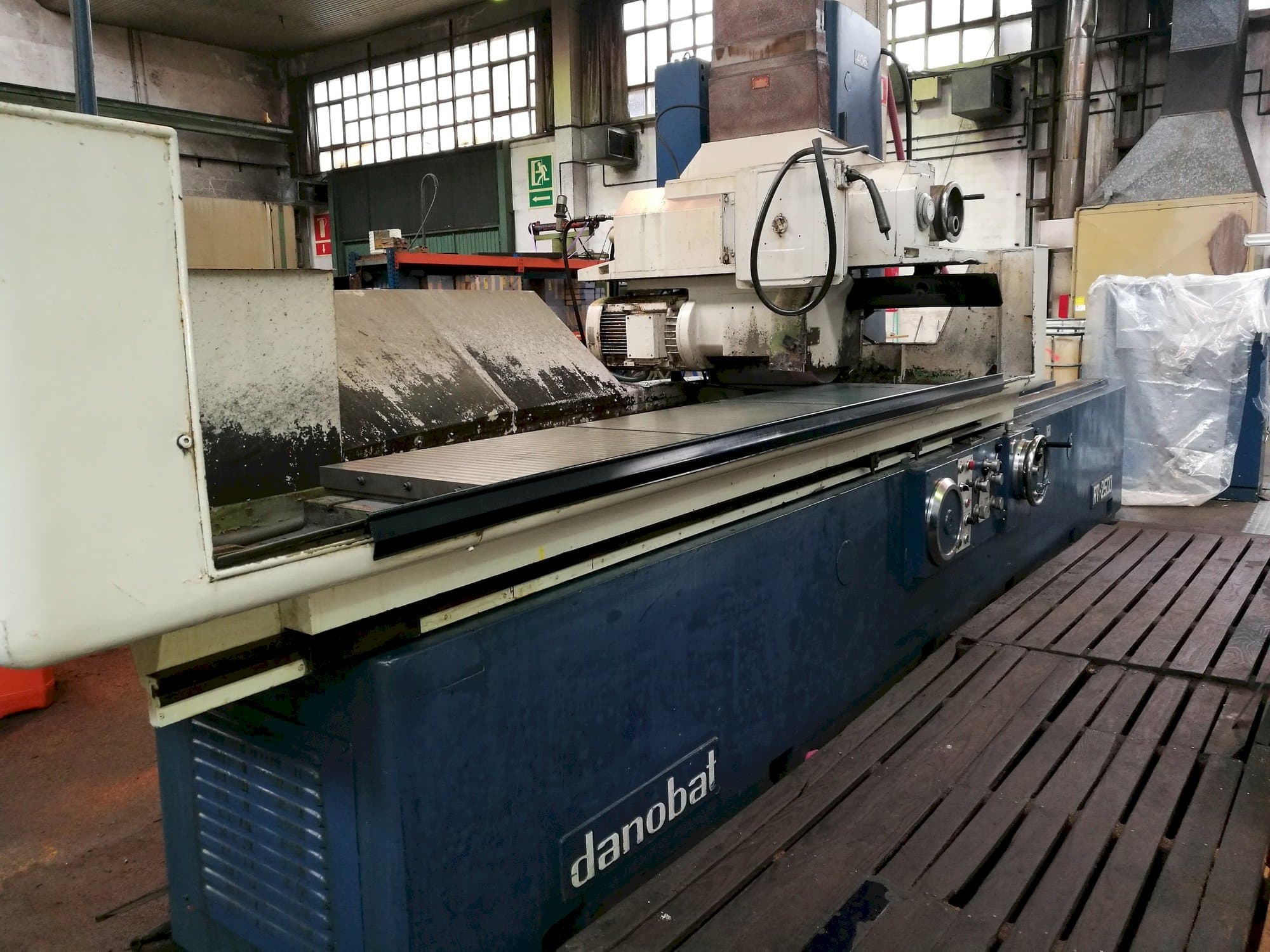 Frontansicht der DANOBAT RT-2500  Maschine