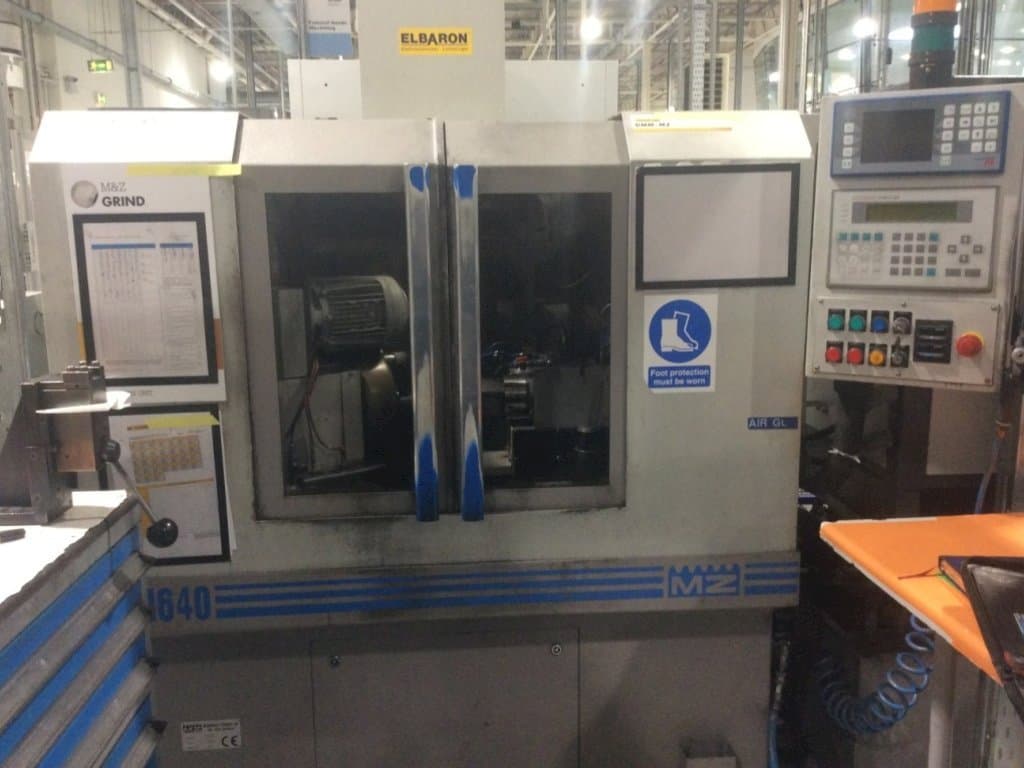 Frontansicht der Monnier & Zahner M640 CNC Maschine