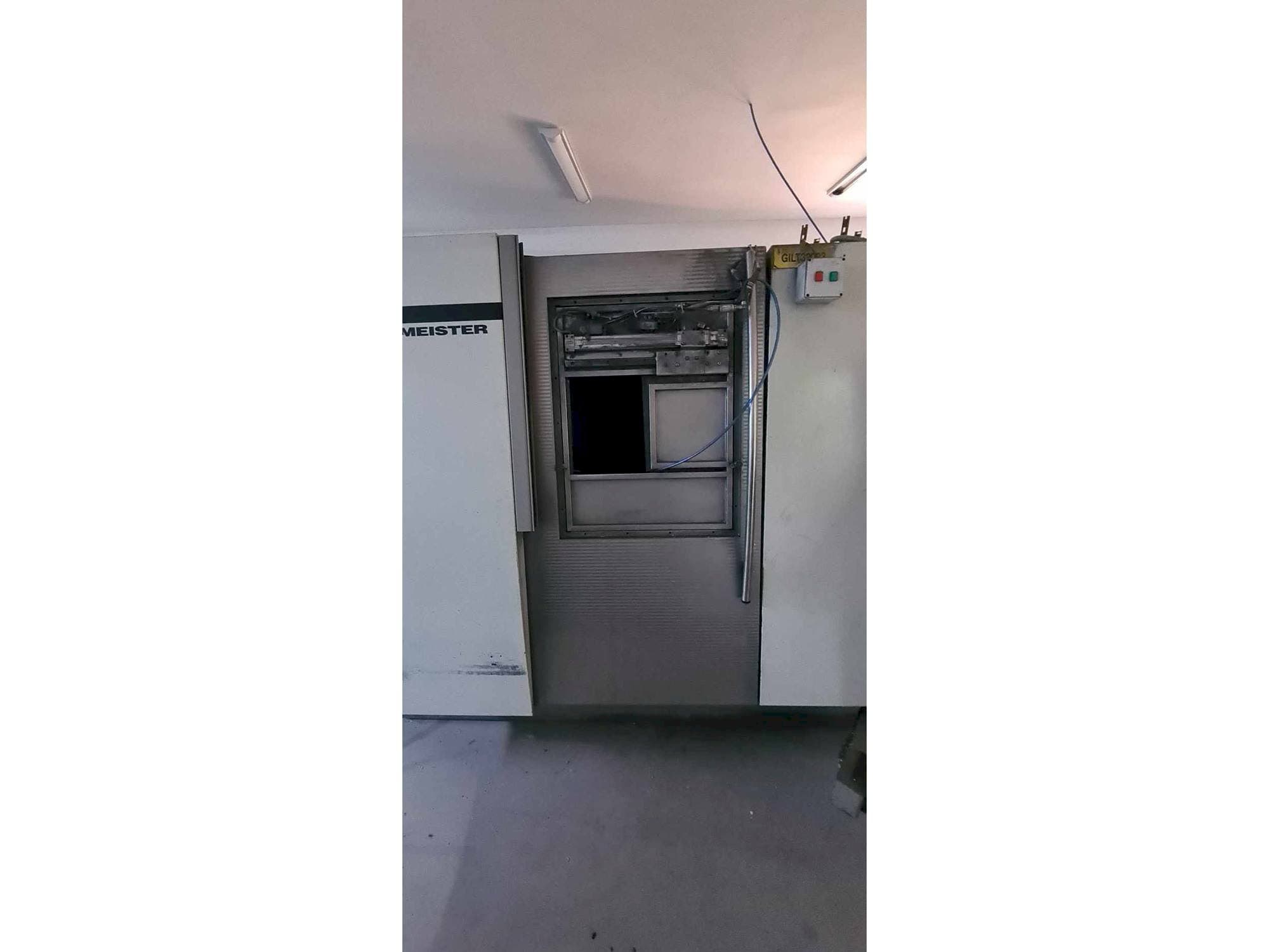 Frontansicht der Gildemeister TWIN 32 Maschine