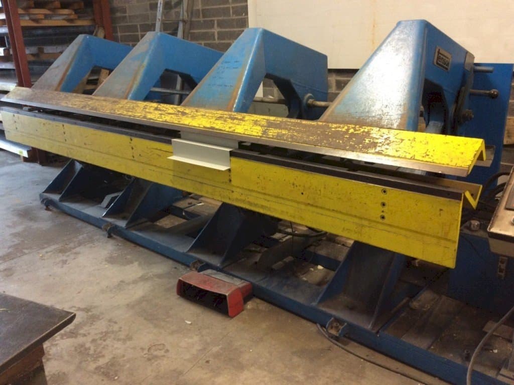 Frontansicht der Tensol P200-4 Maschine