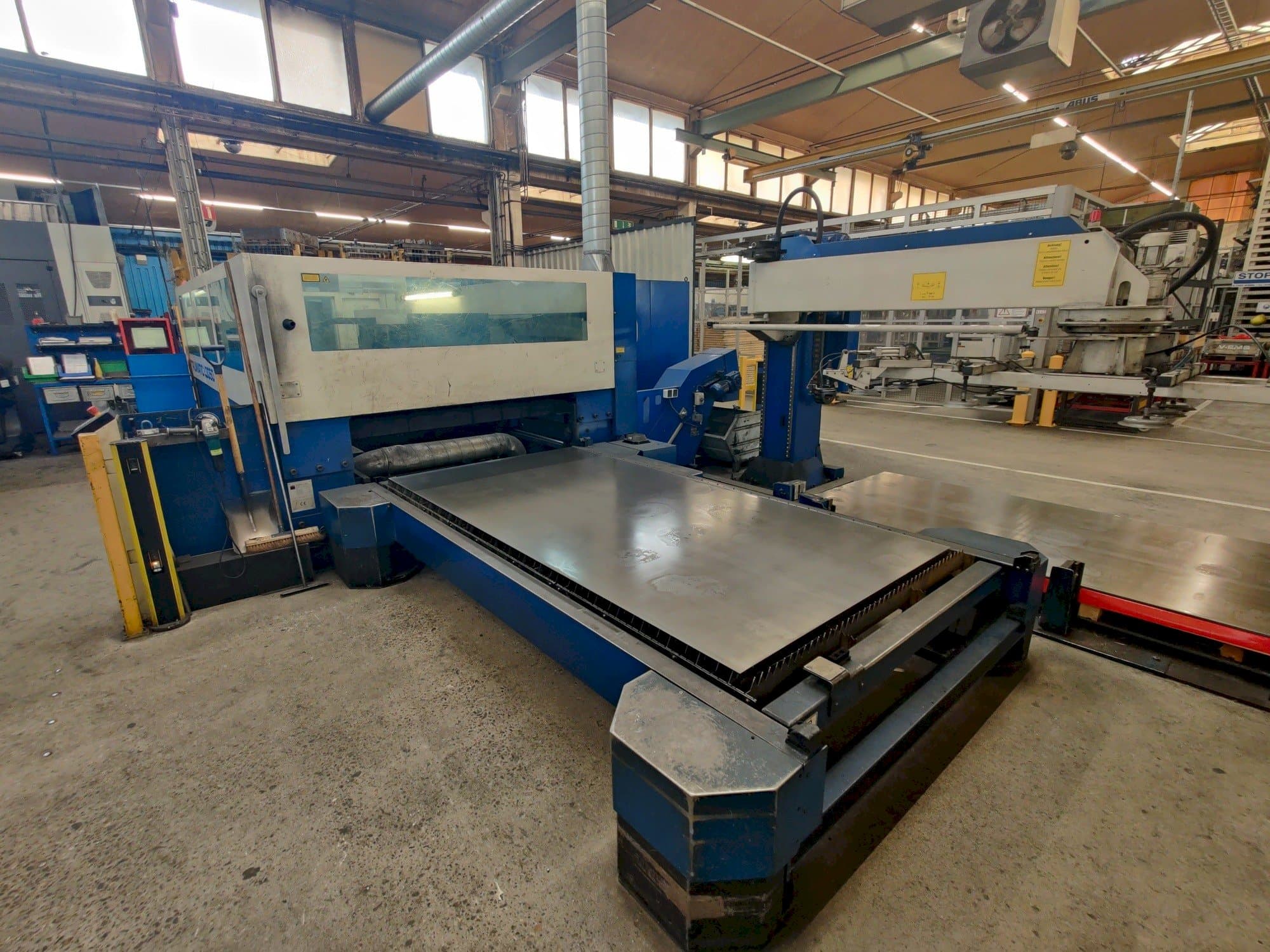 Frontansicht der Trumpf Trumatic L3050 Maschine