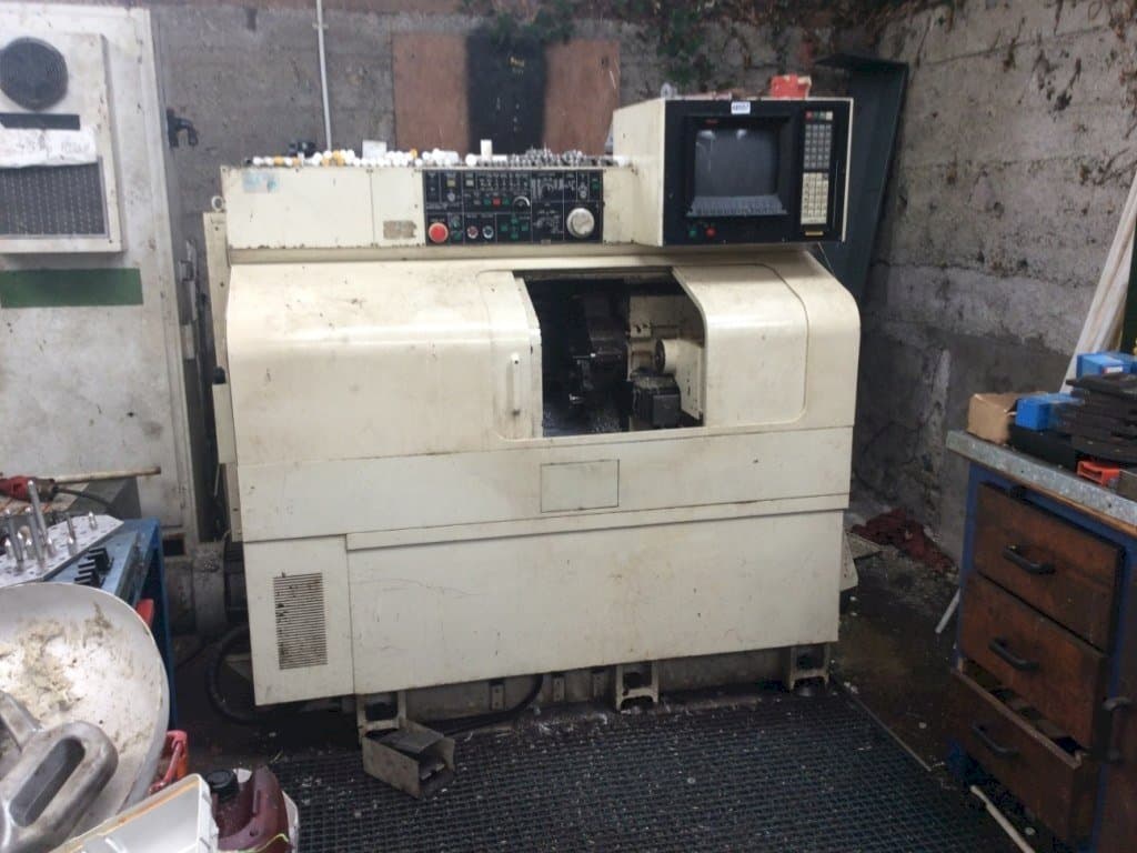 Frontansicht der NAKAMURA-TOME TMC-15 Maschine