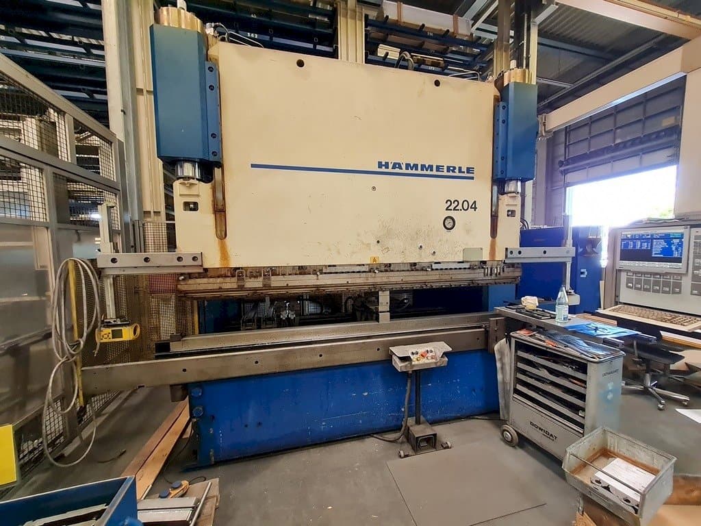 Frontansicht der HAMMERLE AP 200-3100  Maschine