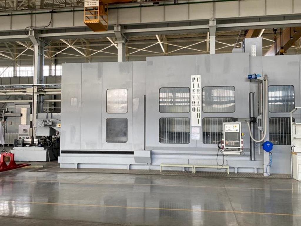 Frontansicht der PIETRO CARNAGHI AC 32TM 2800 Maschine