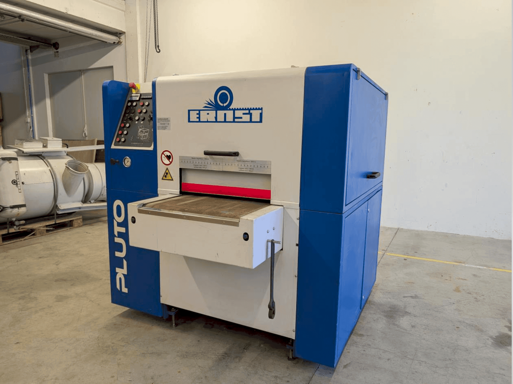Frontansicht der ERNST PLUTO EDD Maschine