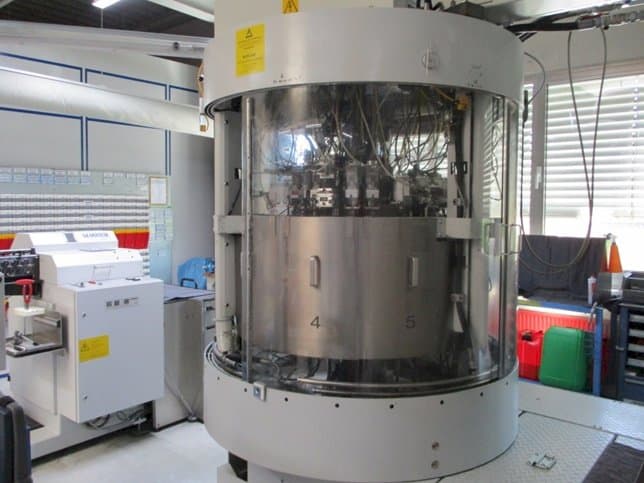 Frontansicht der MIKRON Multistar CX-24 Maschine