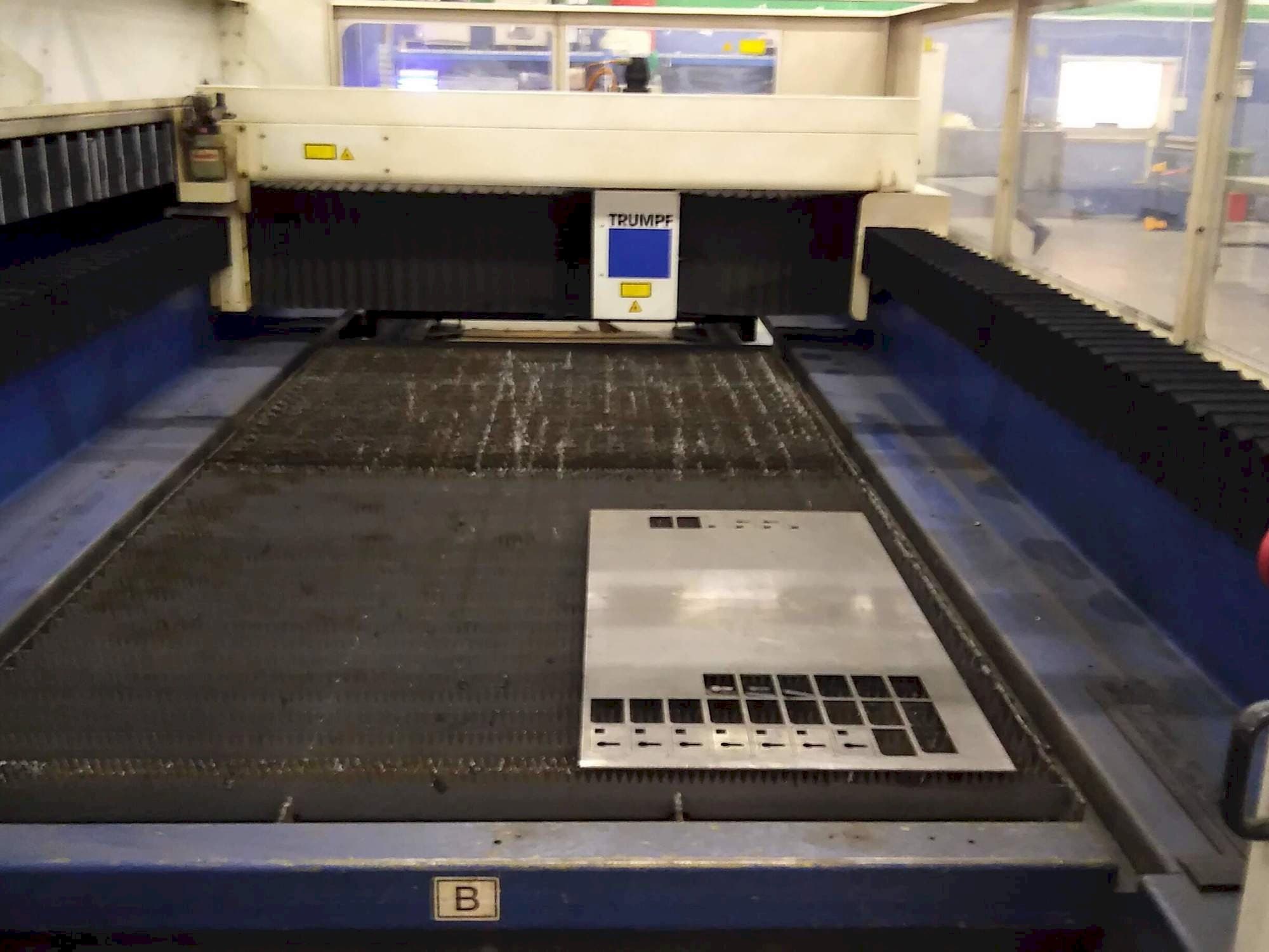 Frontansicht der Trumpf L3030 Maschine