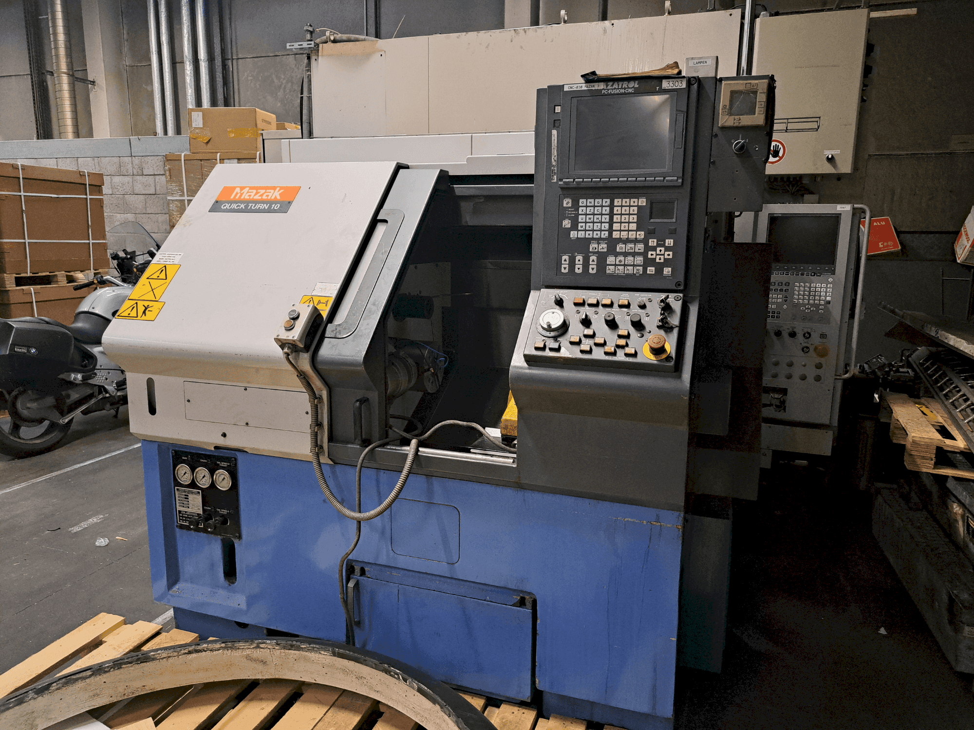 Frontansicht der Mazak QTN-10 Maschine