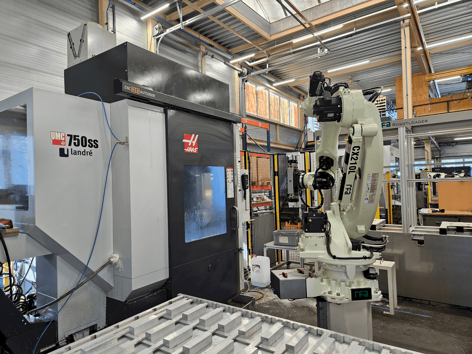Frontansicht der HAAS UMC-750SS Maschine