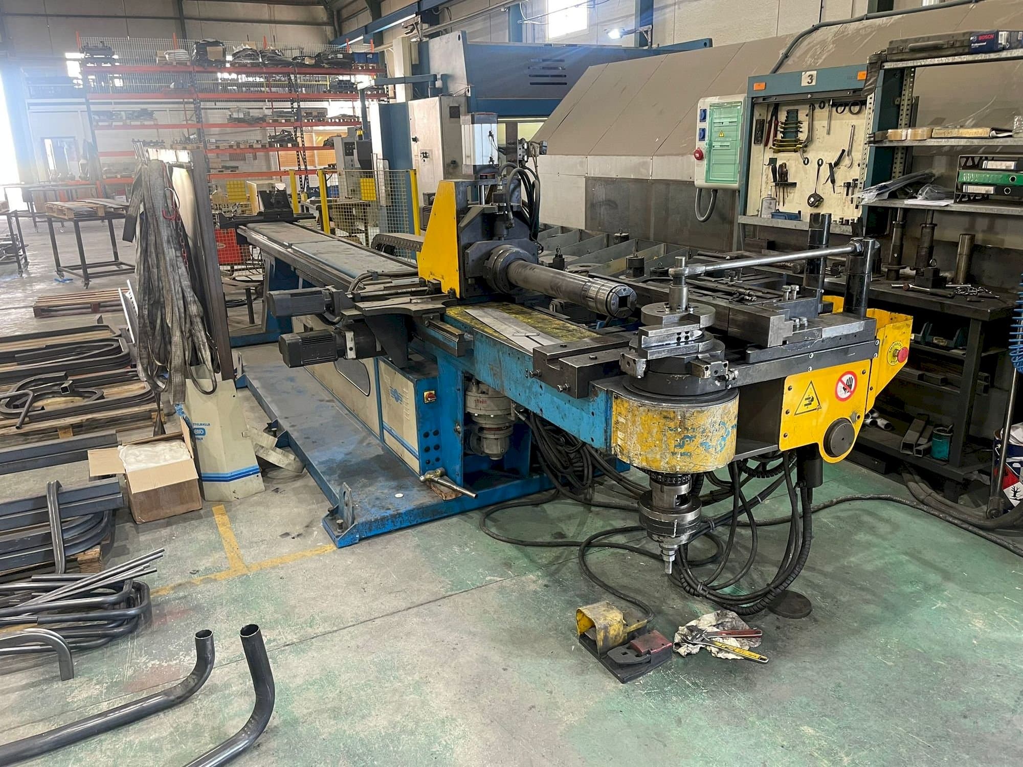 Frontansicht der STAR-BEND STAR 800 CN6/GEN/L Maschine