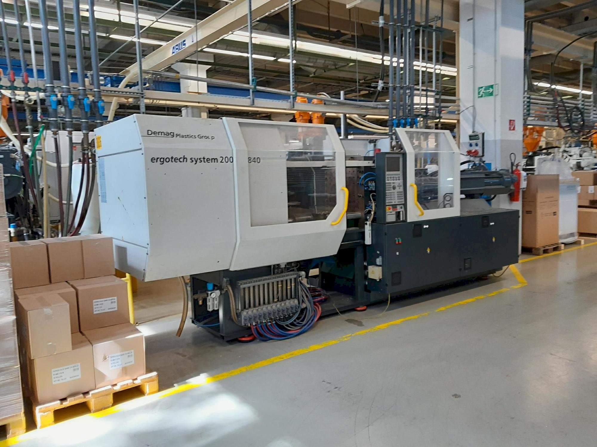 Frontansicht der DEMAG Ergotech System 200/500-840 Maschine