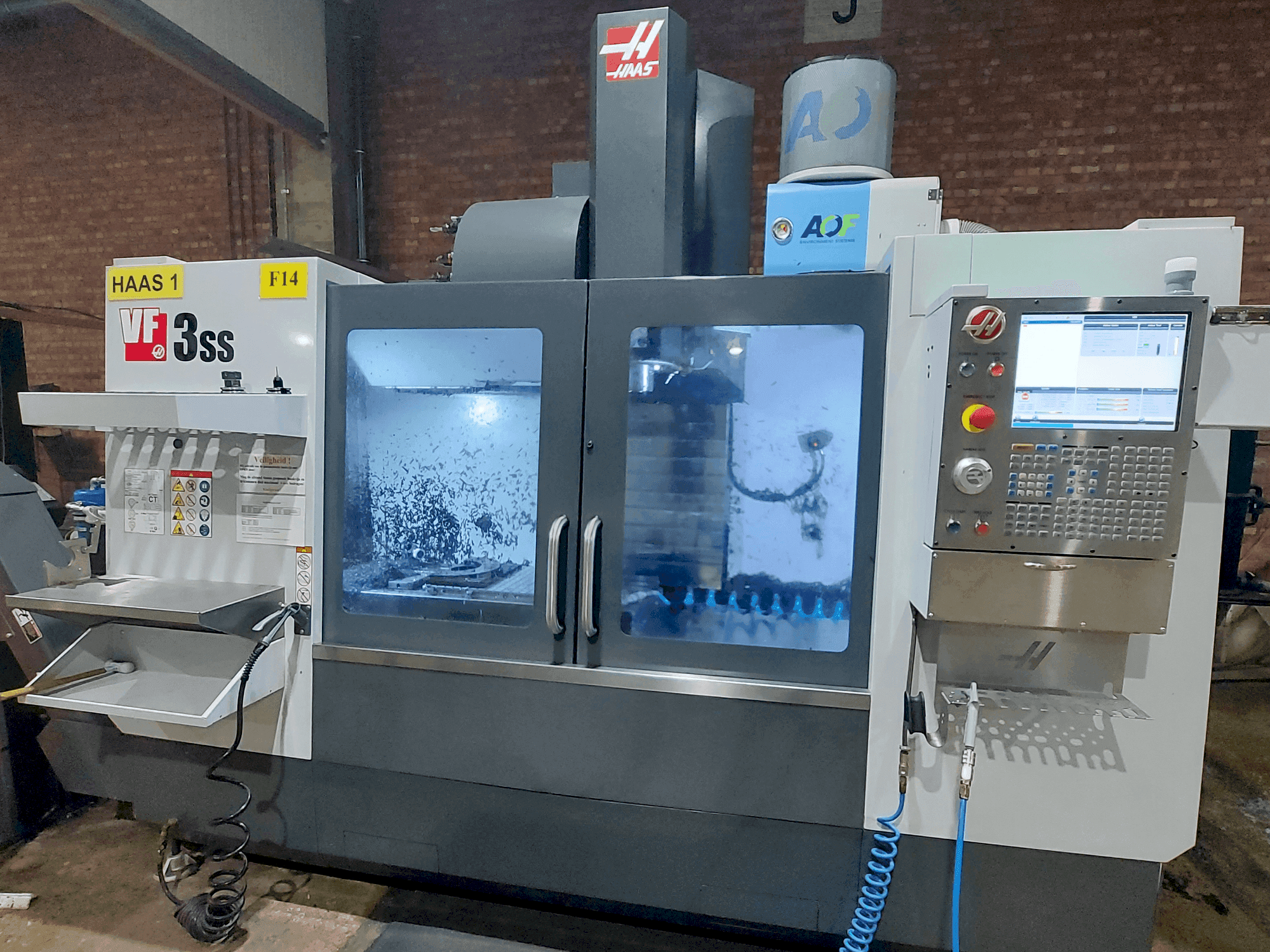 Frontansicht der HAAS VF-3SS  Maschine