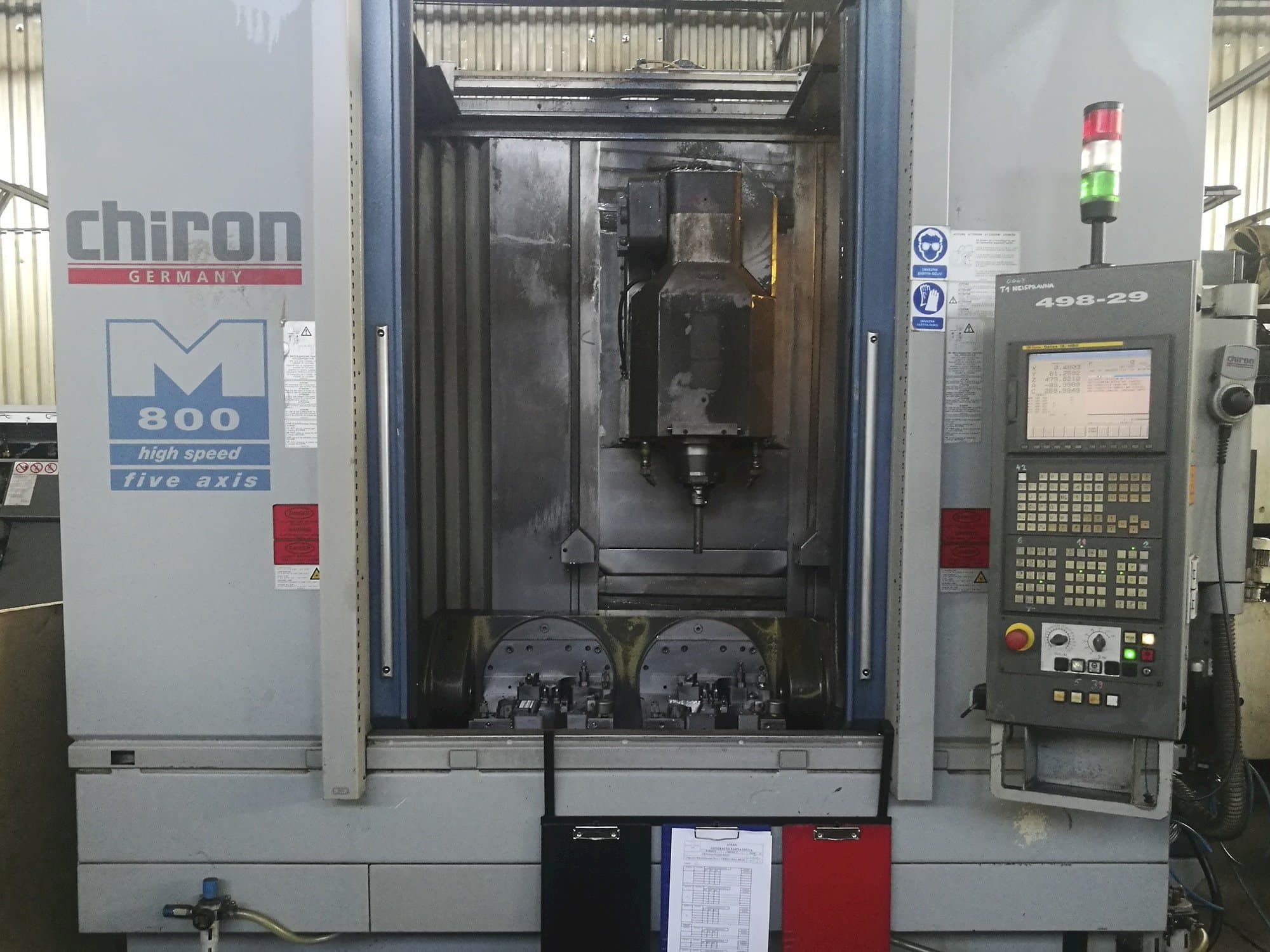 Frontansicht der CHIRON MILL 800 Maschine