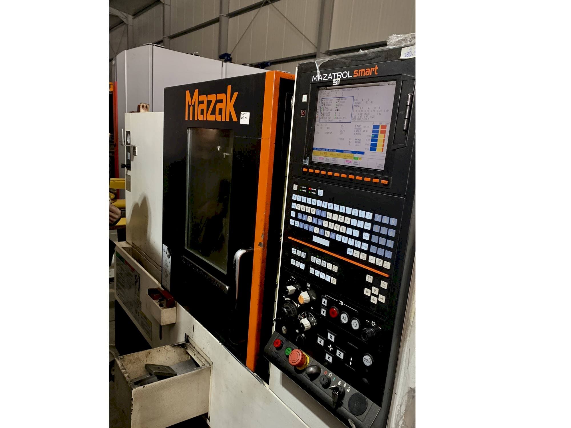 Frontansicht der Mazak QUICK TURN SMART 250 M L Maschine