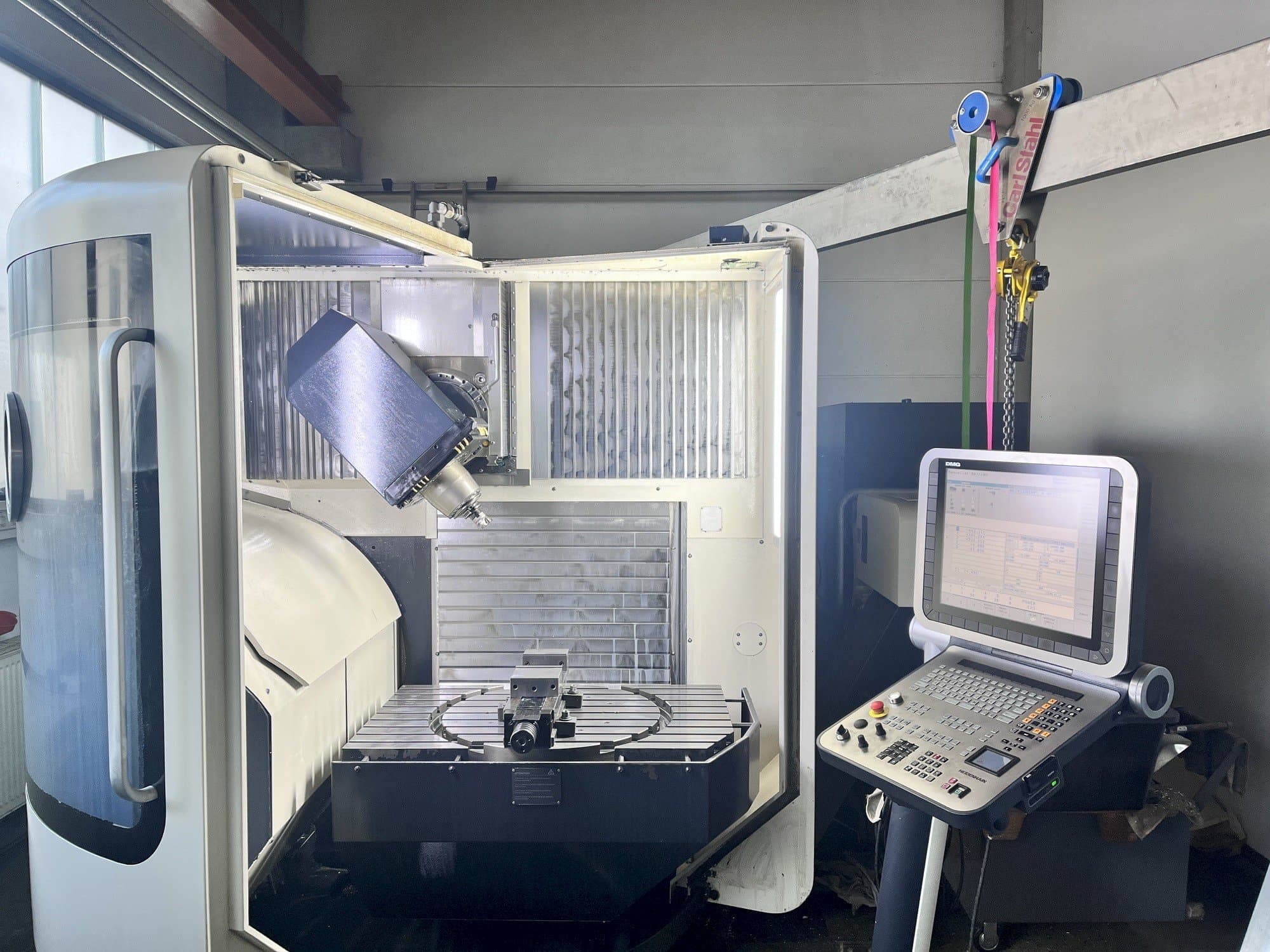 Frontansicht der DMG MORI DMU 60 monoBLOCK  Maschine
