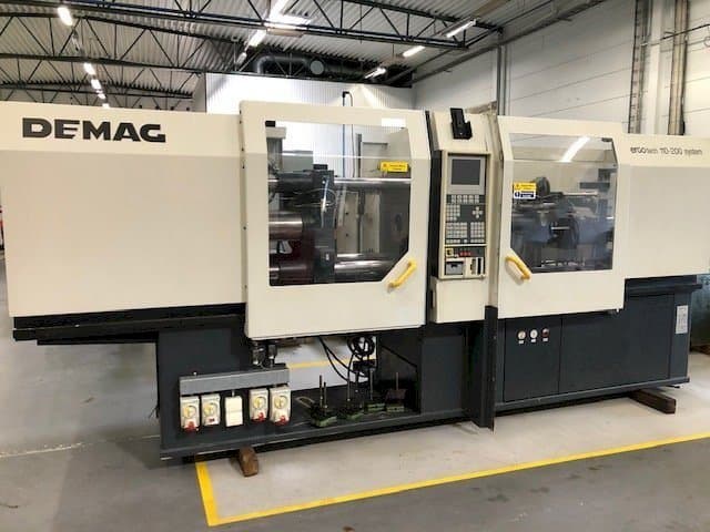 Frontansicht der DEMAG Ergotech 110-200 System Maschine