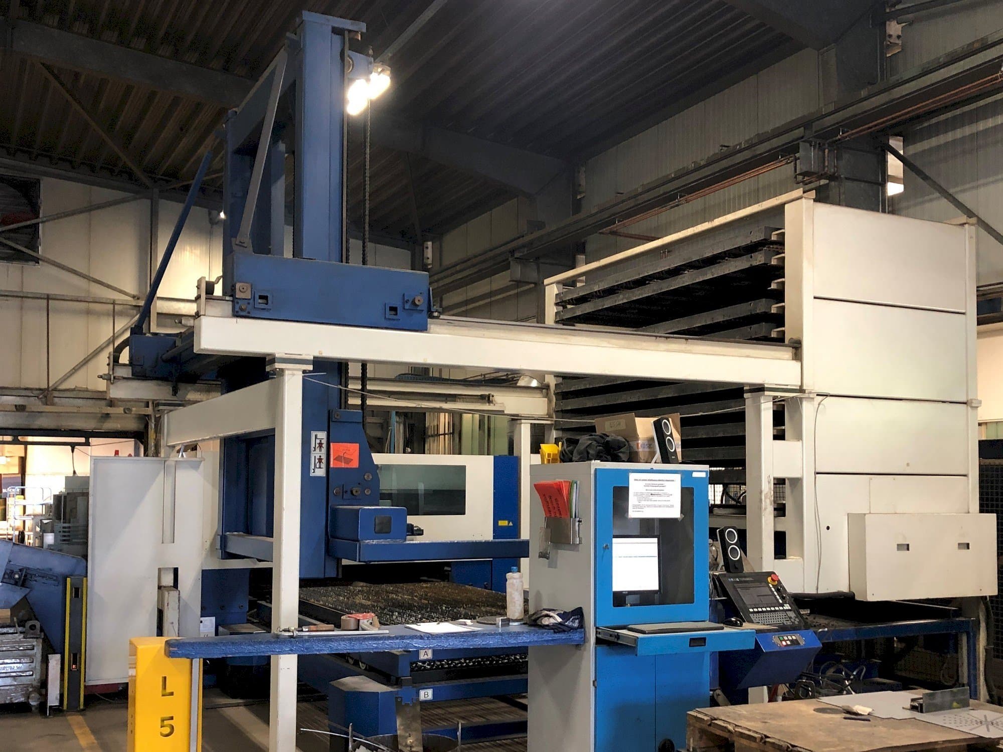 Frontansicht der Trumpf Trumatic L3050 Maschine