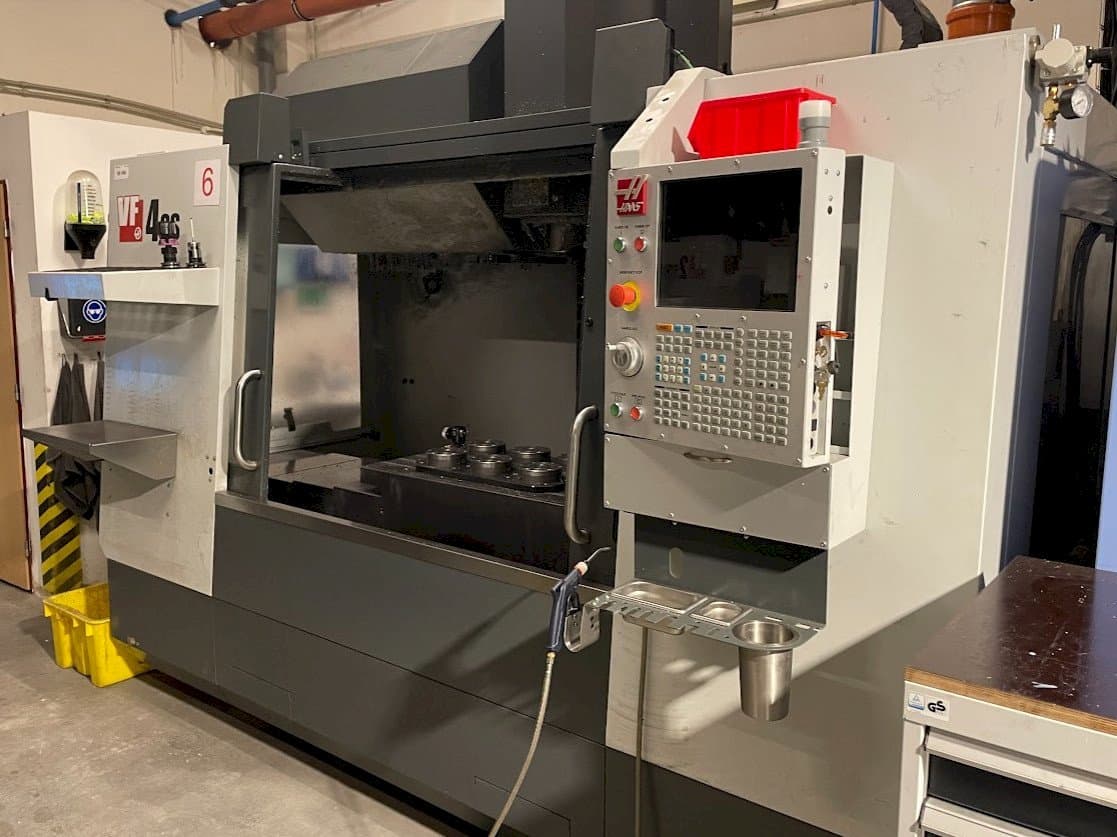 Rechte Ansicht der HAAS VF-4SS Maschine