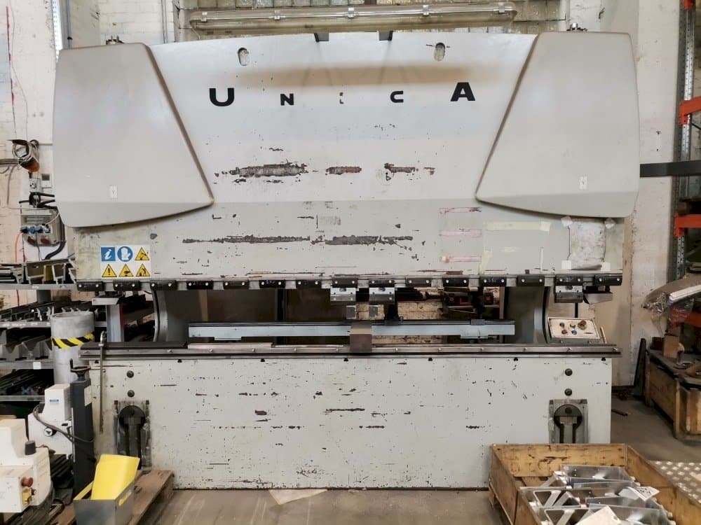 Frontansicht der Warcom UNICA30-100  Maschine