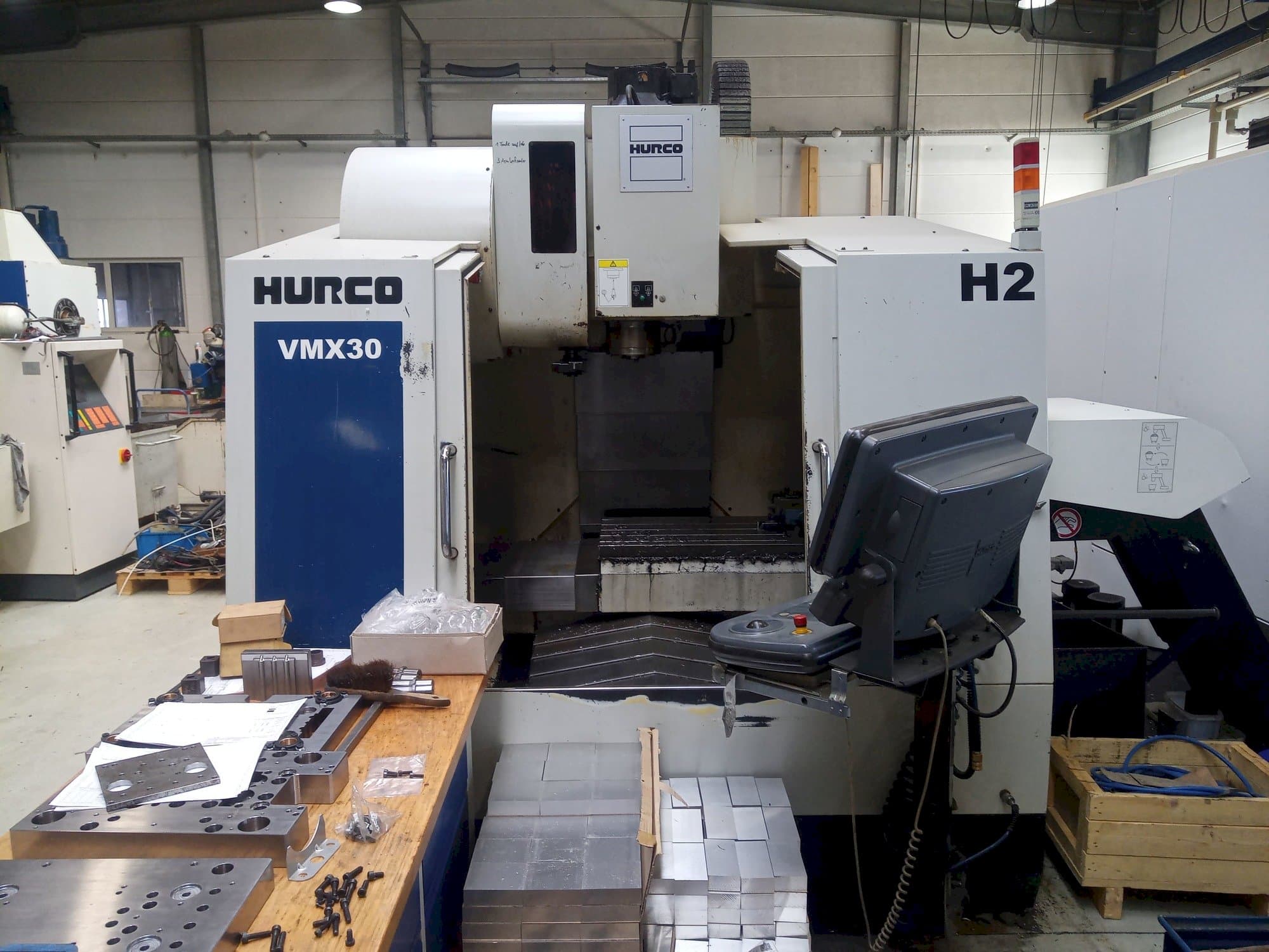 Frontansicht der Hurco VMX30 Maschine
