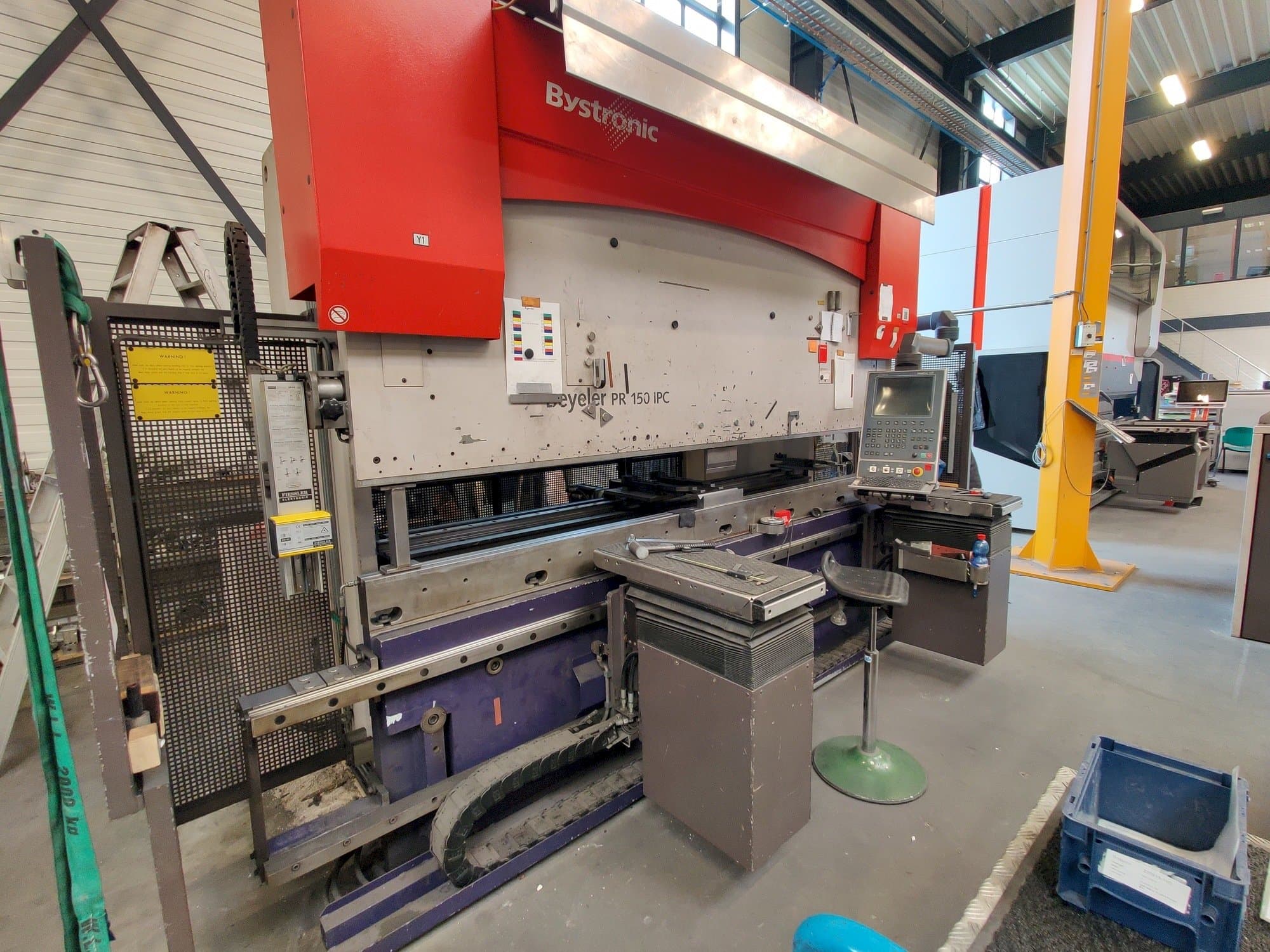 Linke Seitenansicht der Bystronic Beyeler PR 150x3100  Maschine