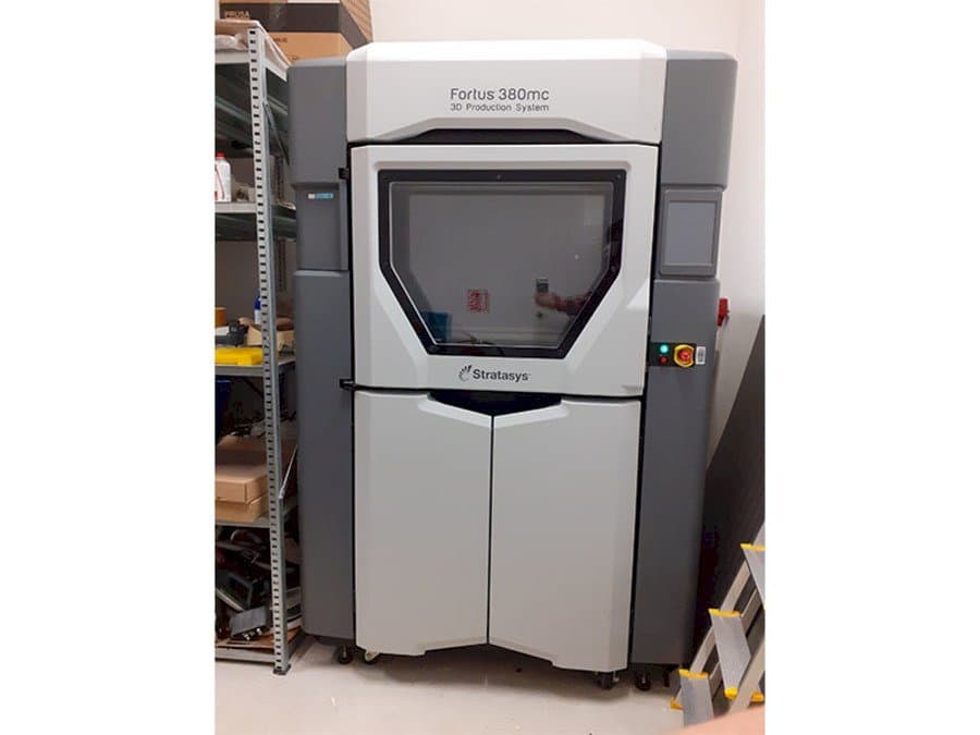 Frontansicht der Stratasys Fortus 380MC  Maschine