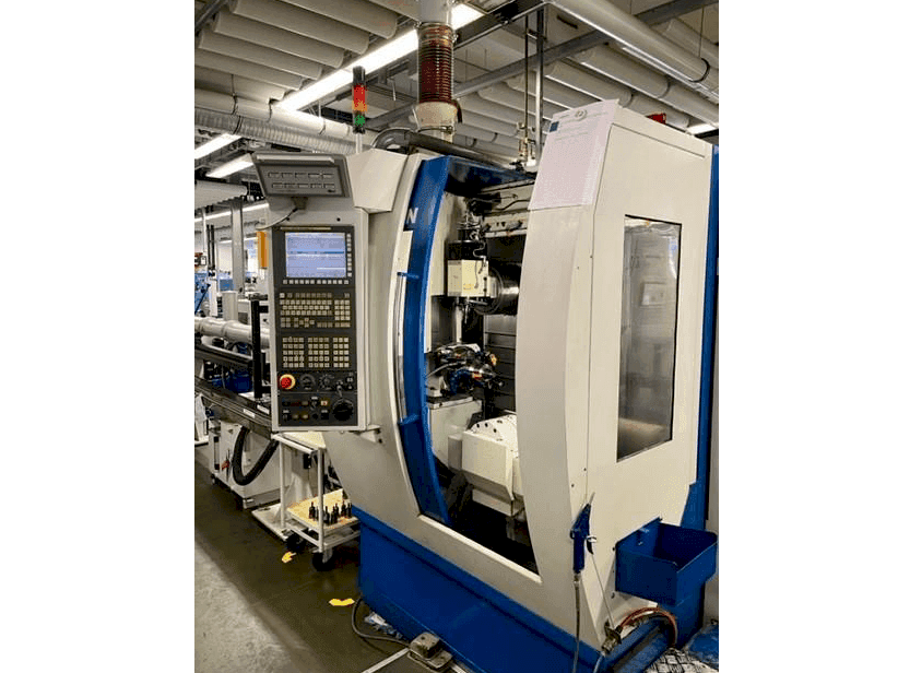 Frontansicht der Willemin-Macodel W508MT Maschine