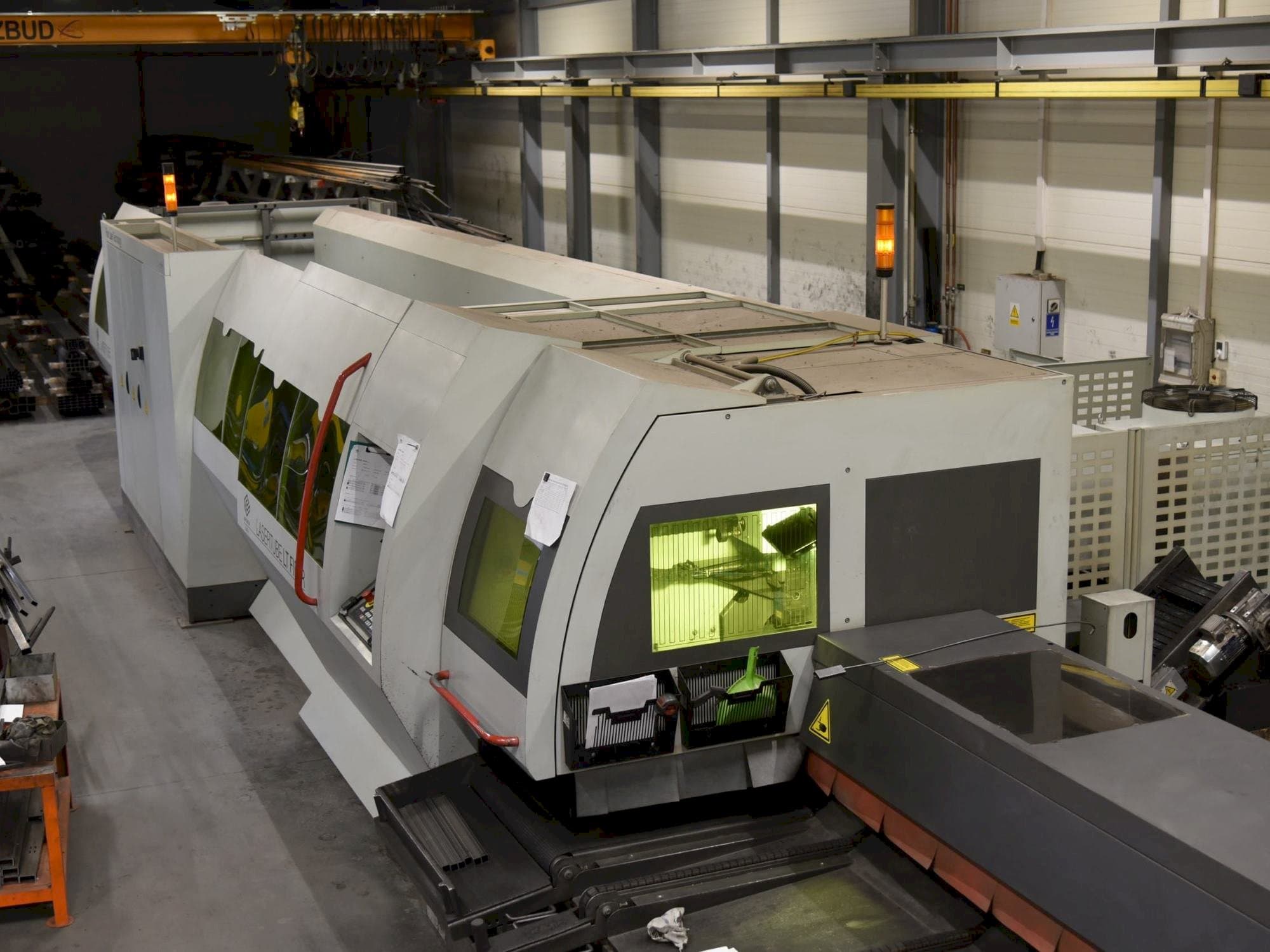 Frontansicht der BLM ADIGE LaserTube LT Fiber  Maschine