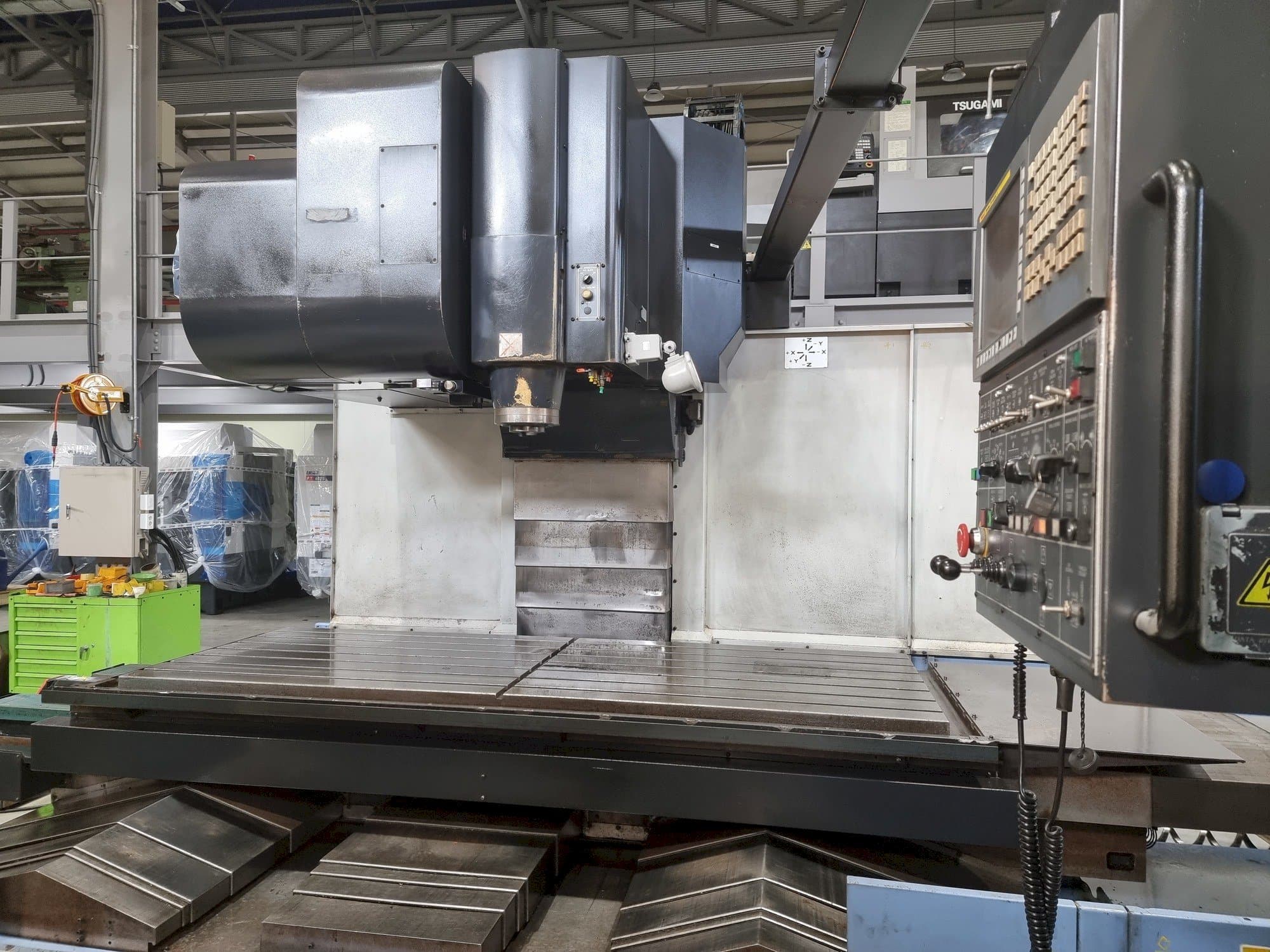 Frontansicht der Doosan VM 960L Maschine