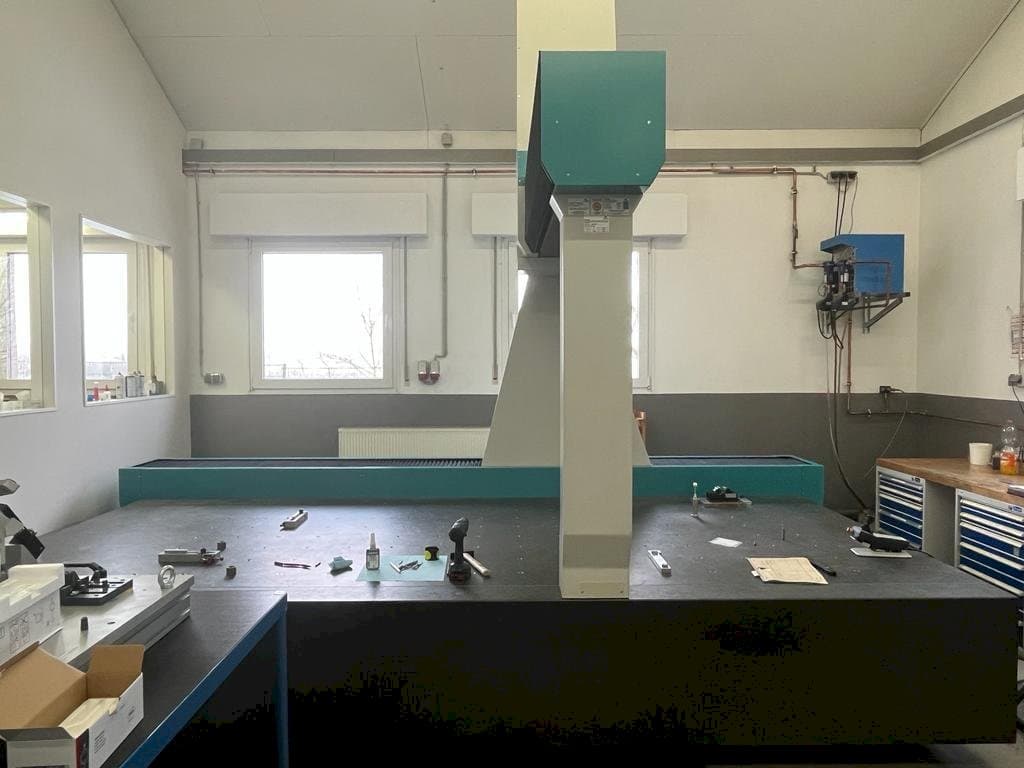 Frontansicht der Wenzel LH 1512 Maschine