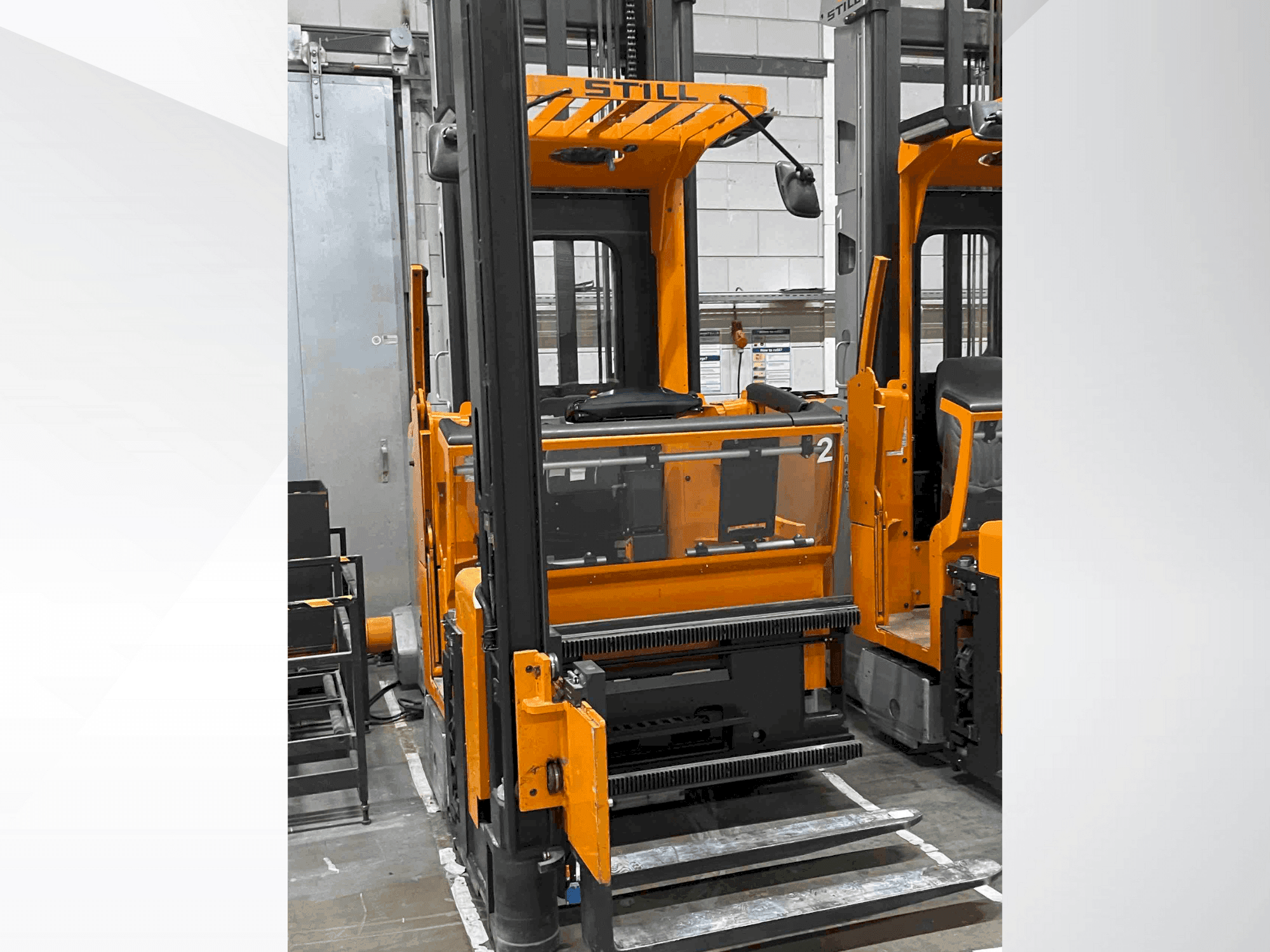 Frontansicht der STILL MX-X 48v TE 3400 Maschine