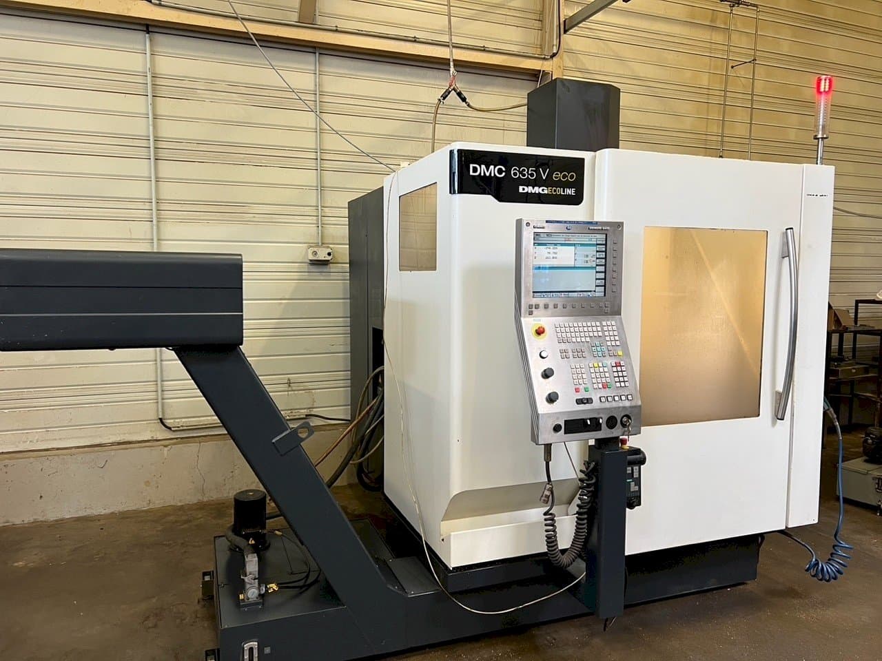 Frontansicht der DMG DMC 635V ECOLINE Maschine