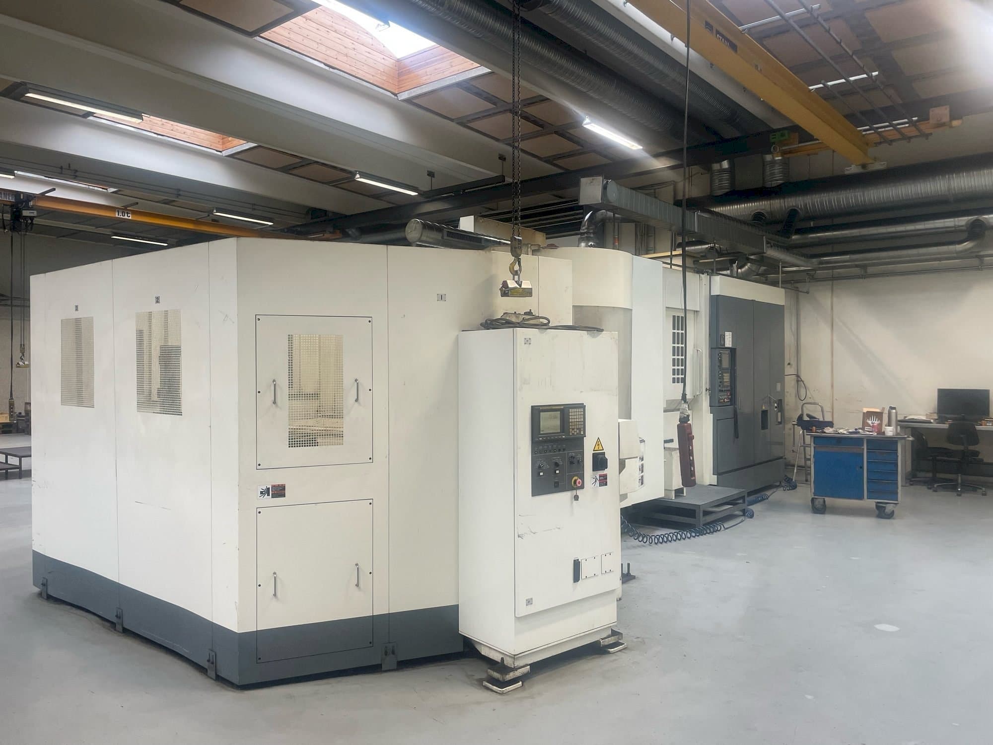 Linke Seitenansicht der Kitamura HX630i Maschine