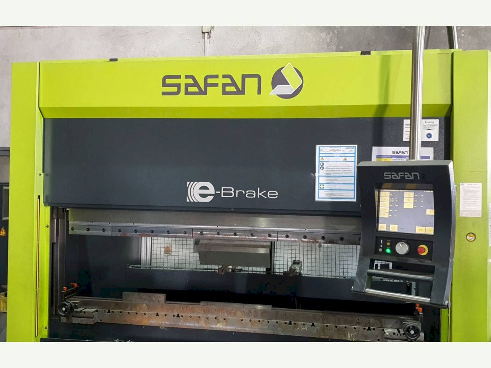 Frontansicht der Safan E-brake 50-2050 ts1 Maschine