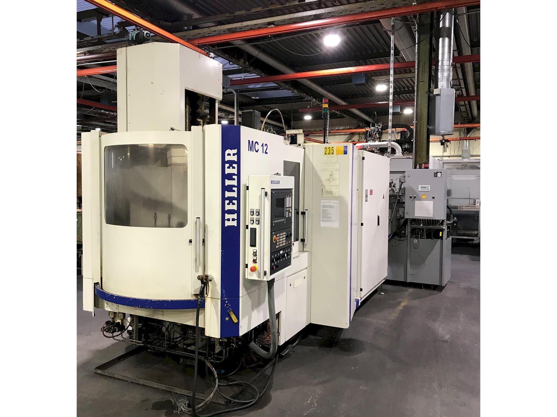 Frontansicht der HELLER MC 12 Maschine