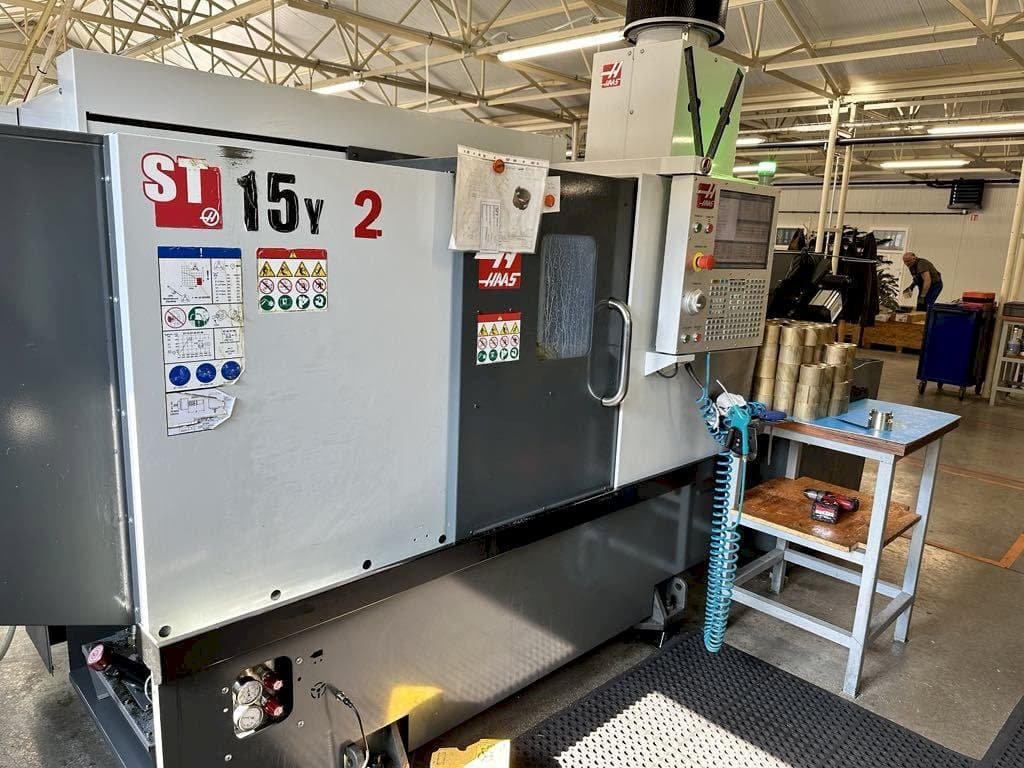 Frontansicht der HAAS ST-15Y (2019) Maschine