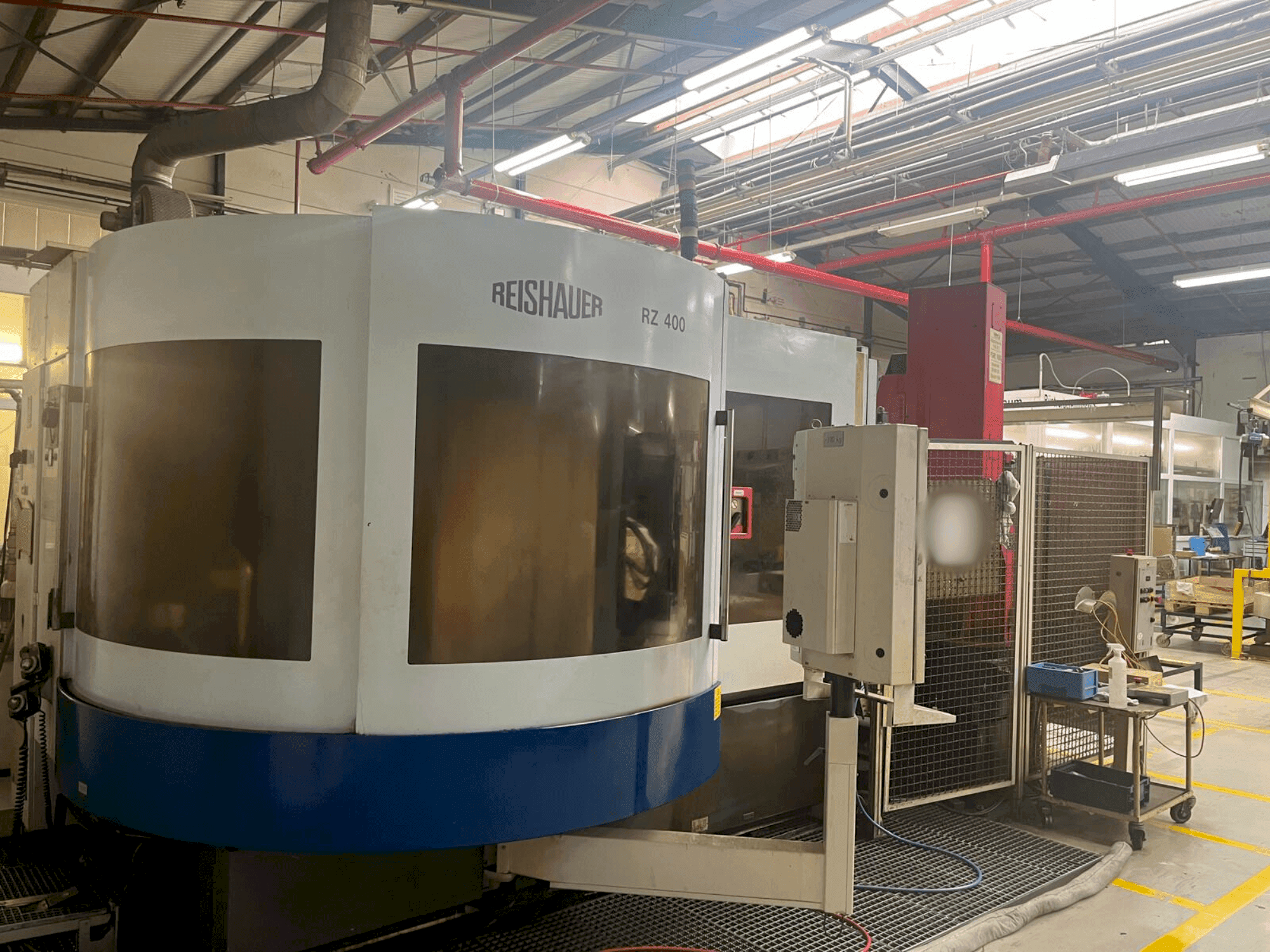 Frontansicht der Reishauer RZ 400  Maschine