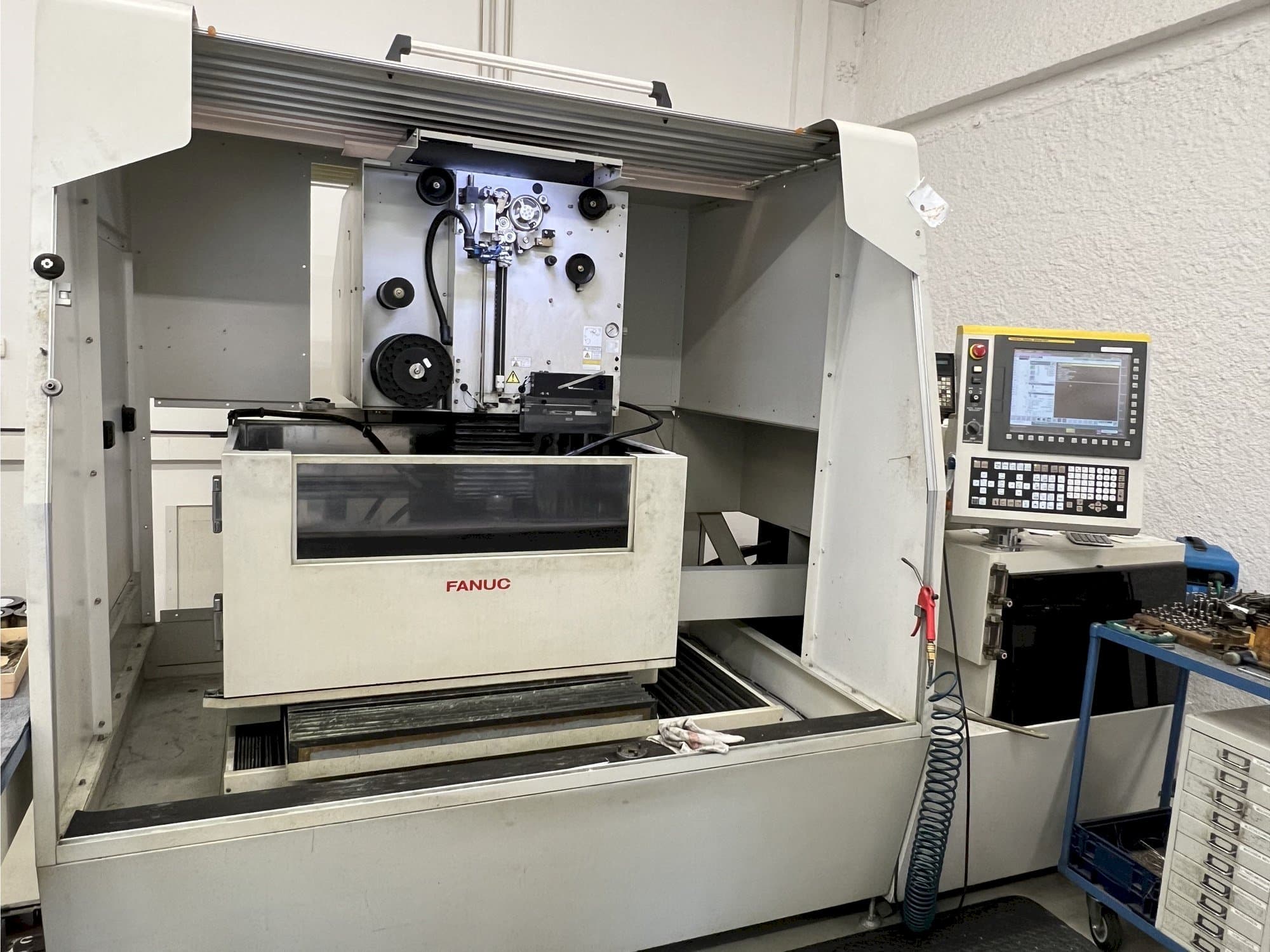 Frontansicht der FANUC Robocut Alpha 1-iD  Maschine