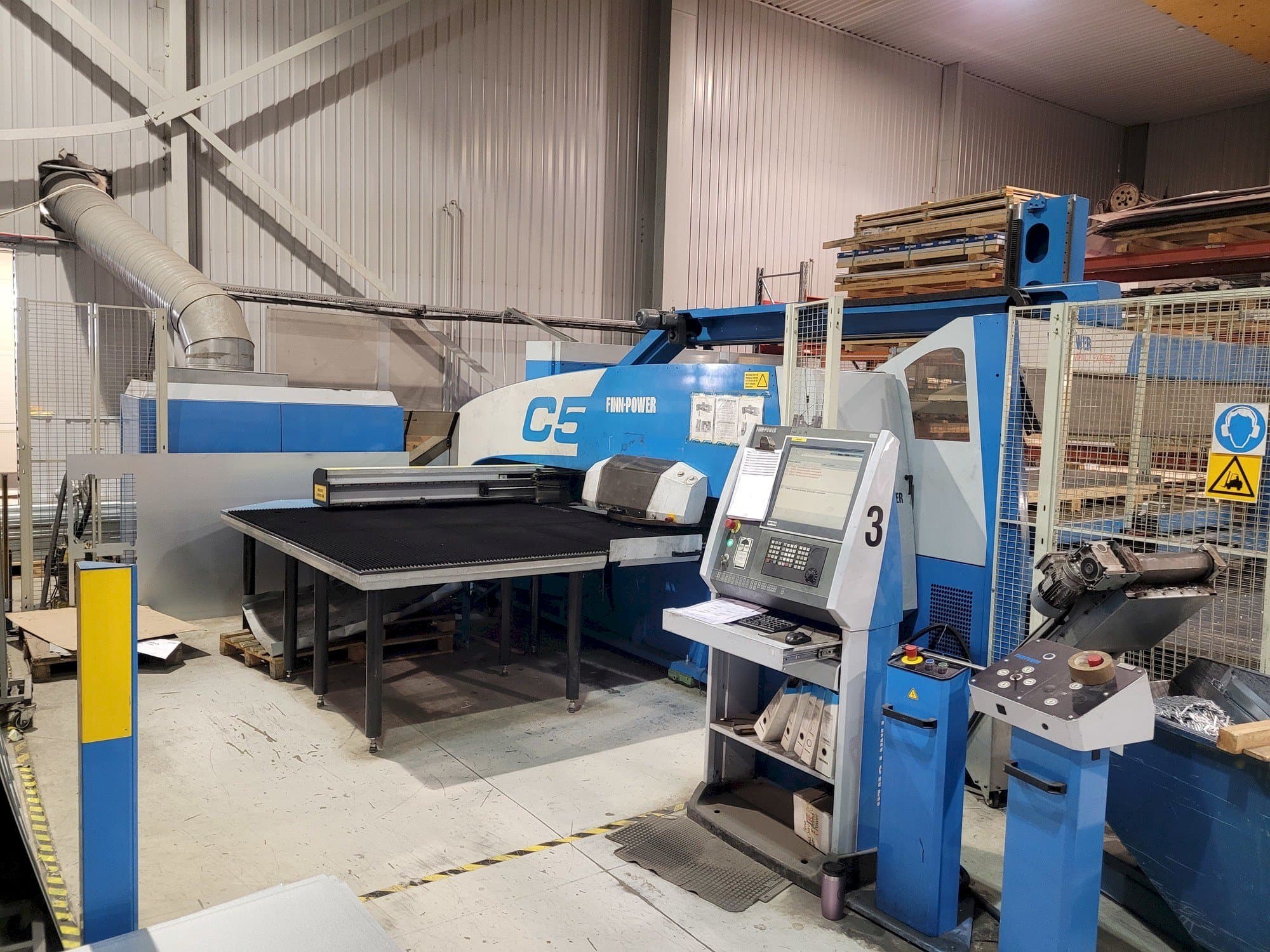 Frontansicht der Finn-Power C5 12 43 with Compact Express Maschine