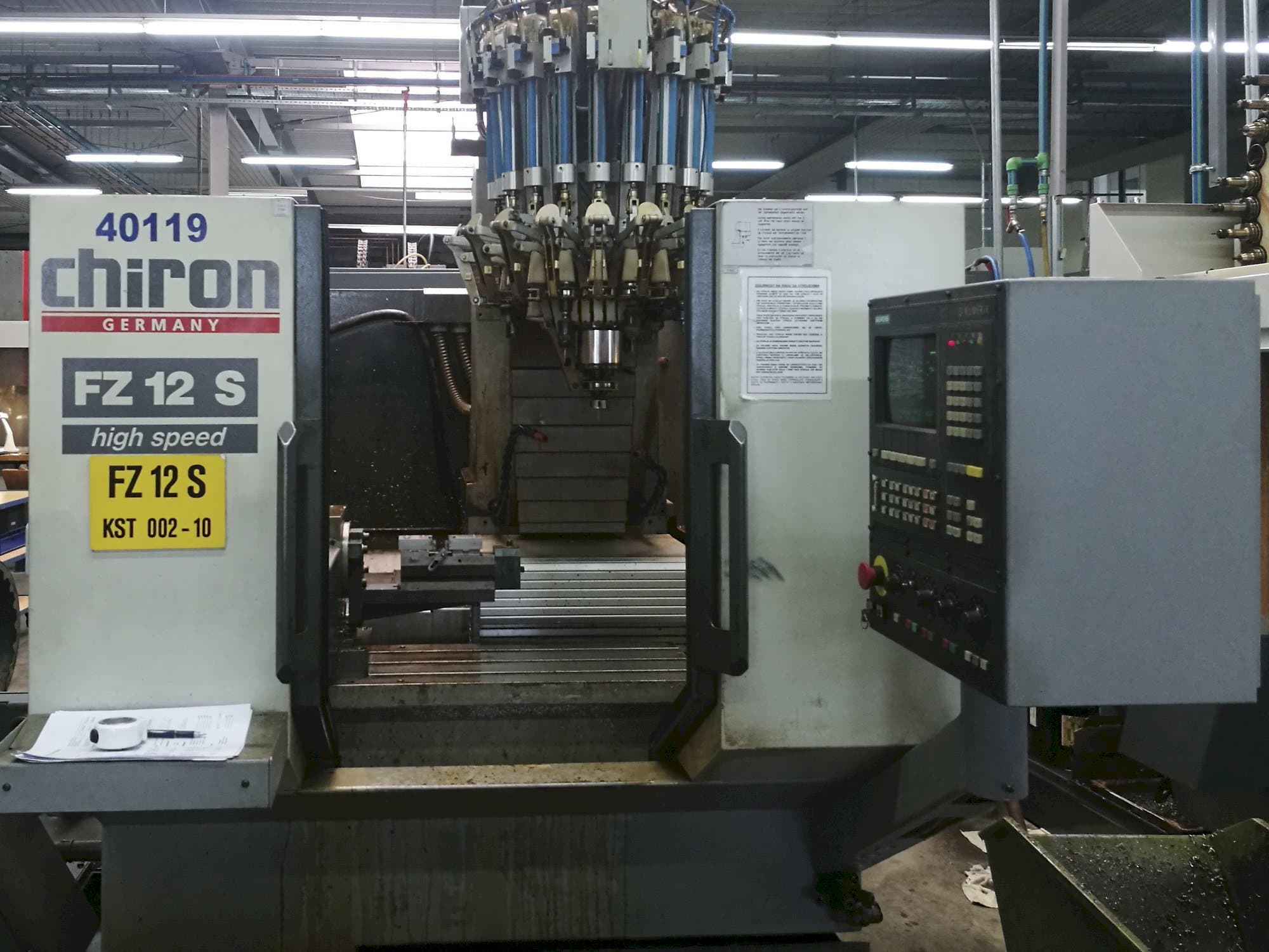 Frontansicht der CHIRON FZ 12 S Maschine