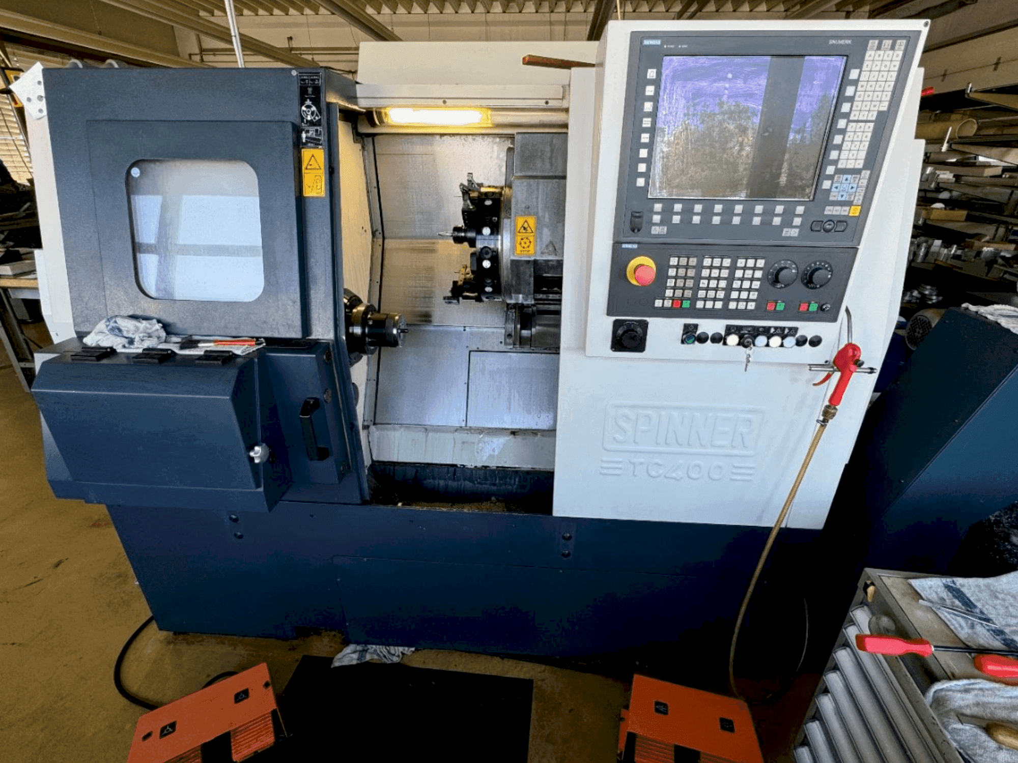 Frontansicht der SPINNER TC400 Maschine