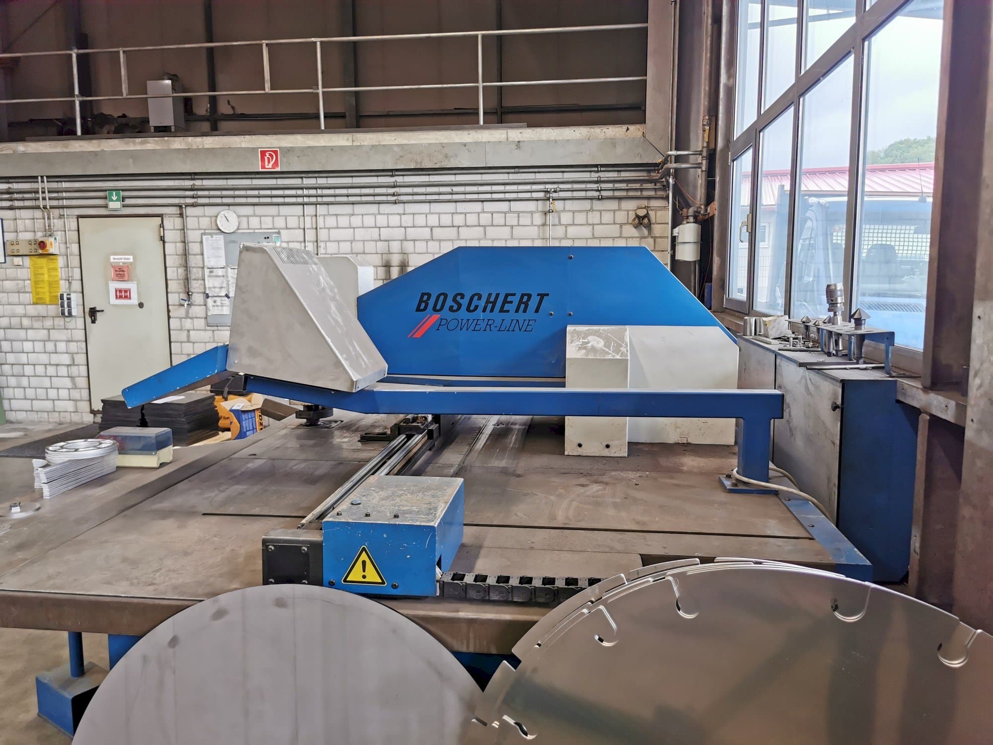Frontansicht der BOSCHERT PL 150 CNC Z Maschine