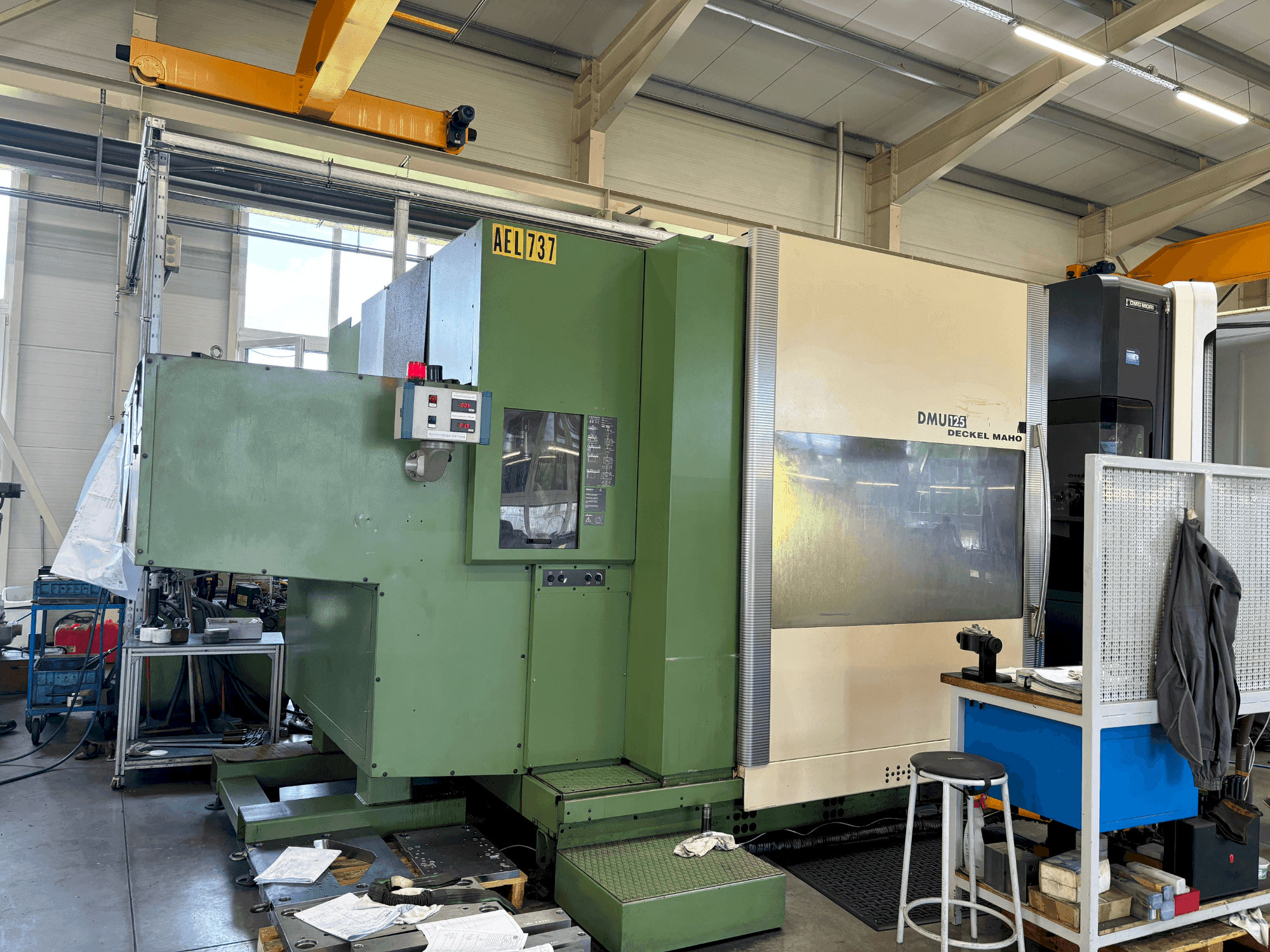 Frontansicht der DMG MORI DMU 125 Maschine